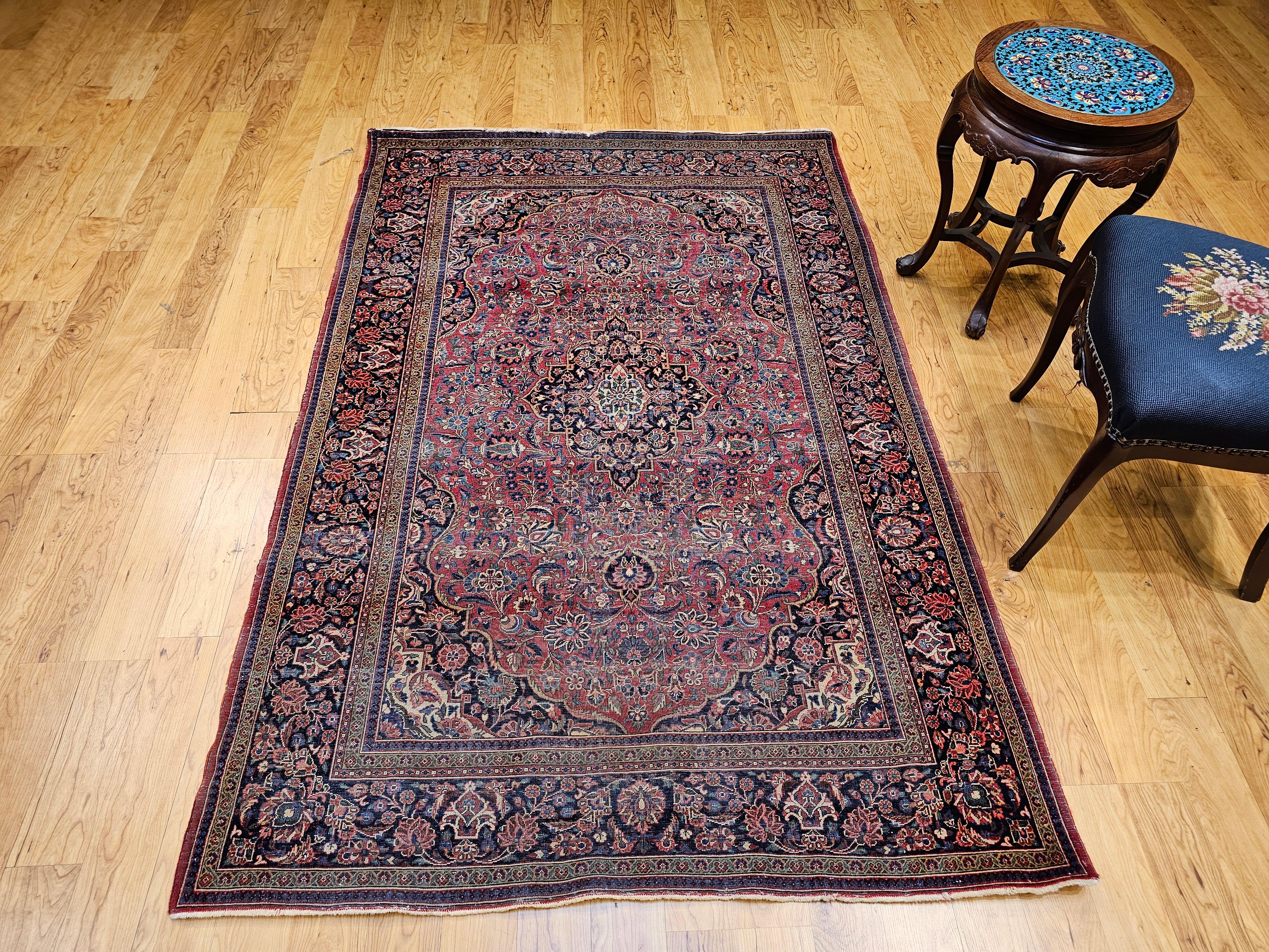 Tappeto persiano Kashan dei primi del '900 con disegno floreale in borgogna e blu navy in vendita 7