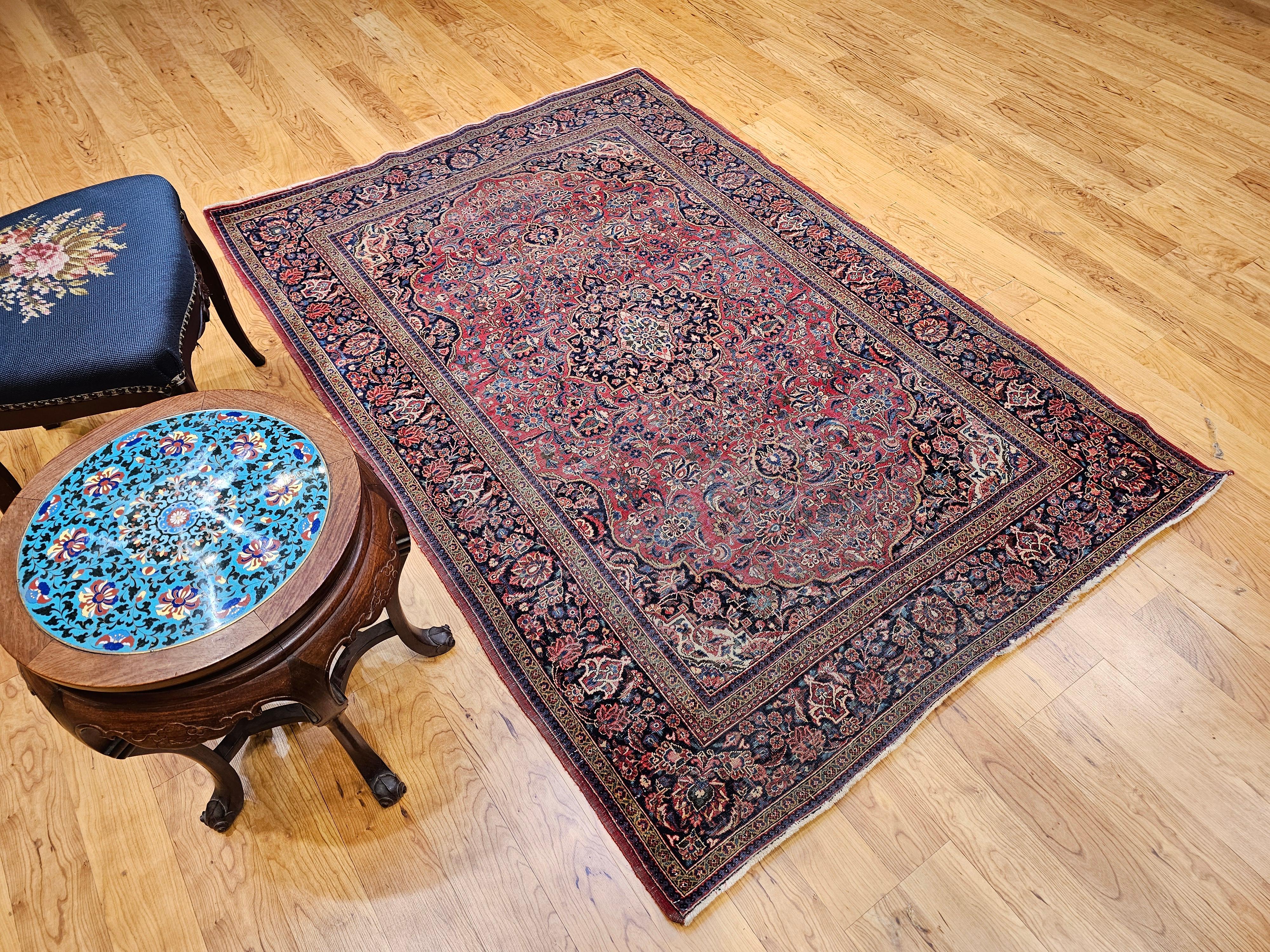 Tappeto persiano Kashan dei primi del '900 con disegno floreale in borgogna e blu navy in vendita 10