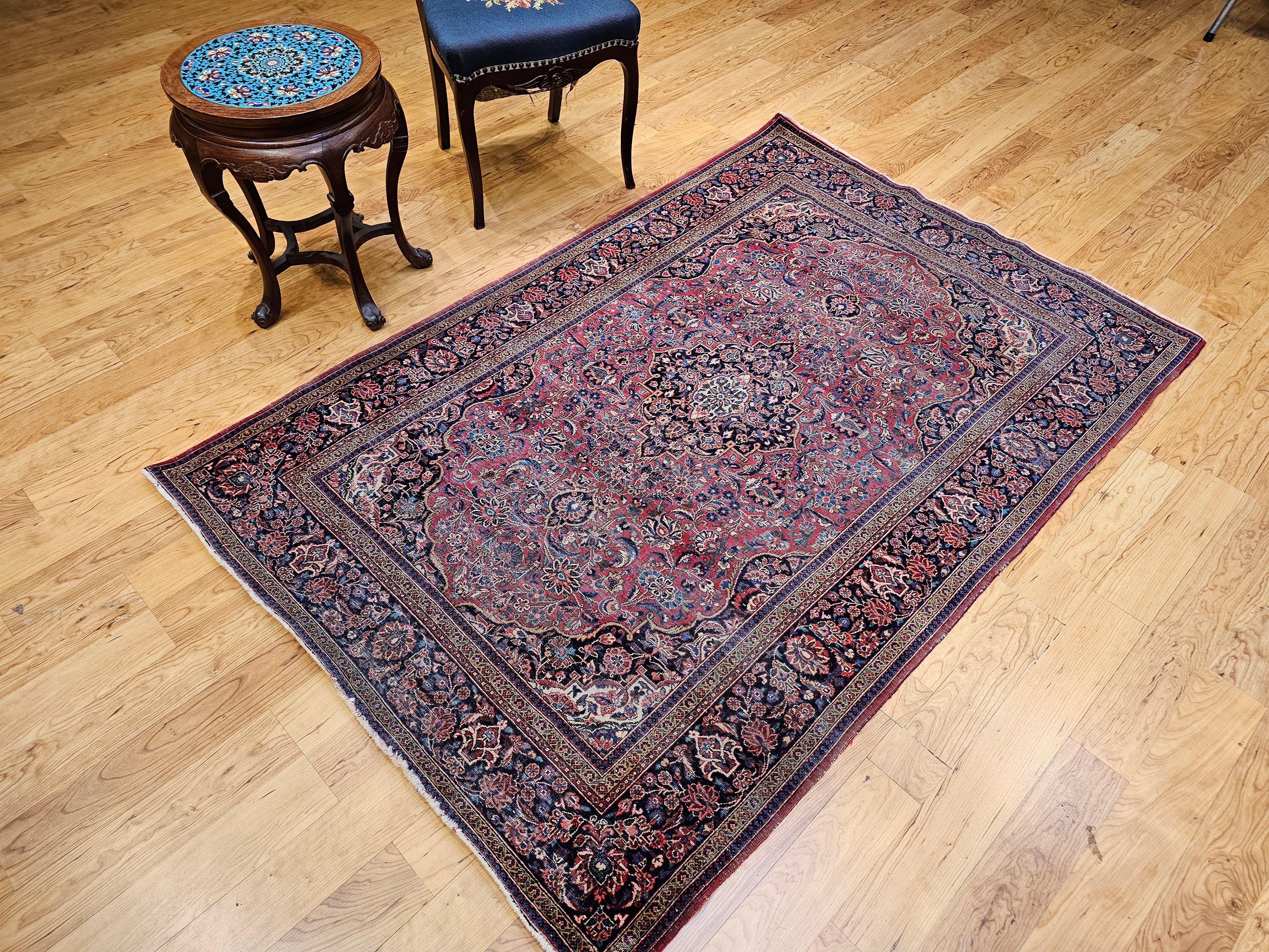 Tappeto persiano Kashan dei primi del '900 con disegno floreale in borgogna e blu navy in vendita 12