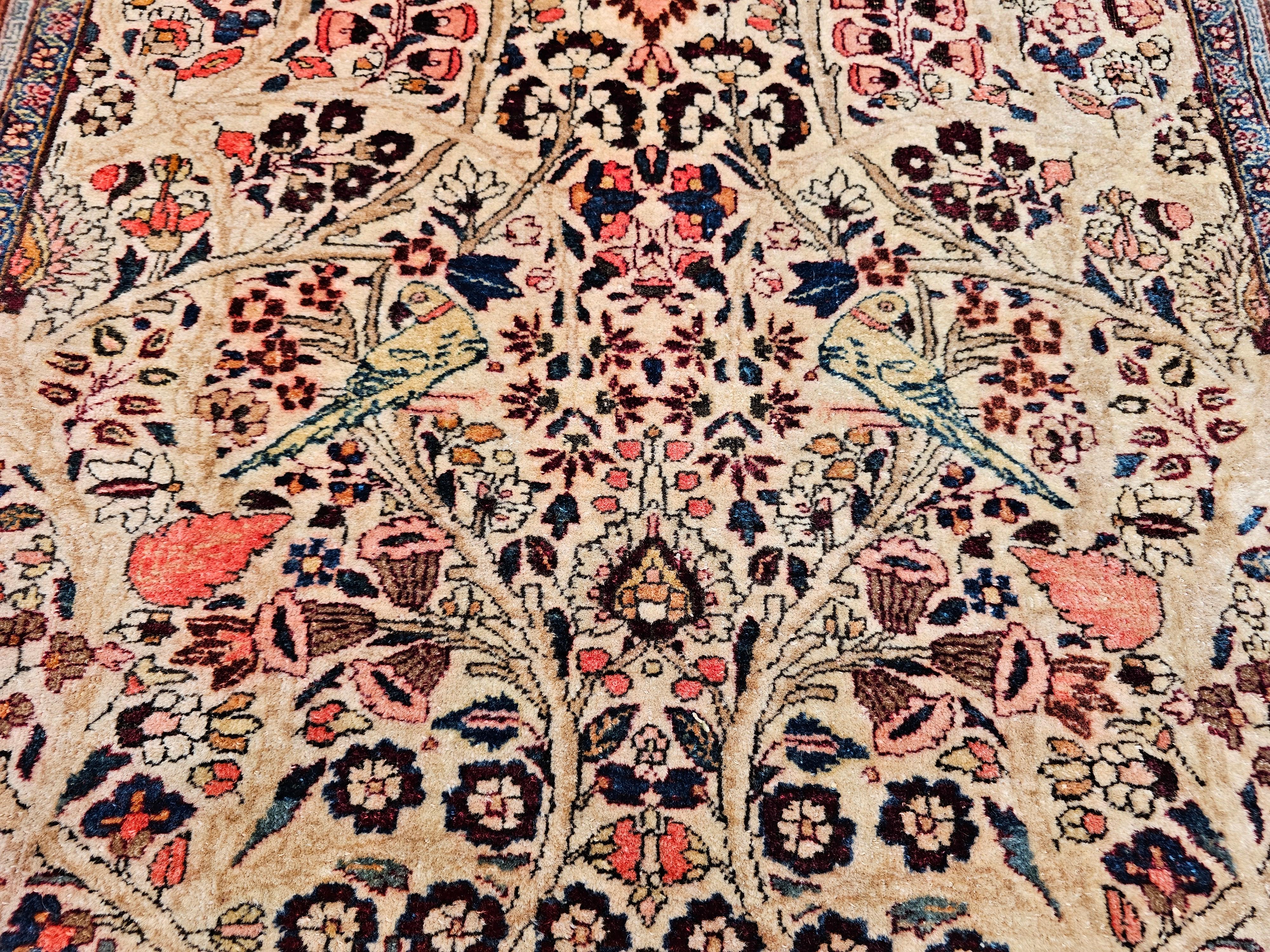 Altpersischer Kashan-Teppich mit Lebensbaum-Muster (Wolle) im Angebot