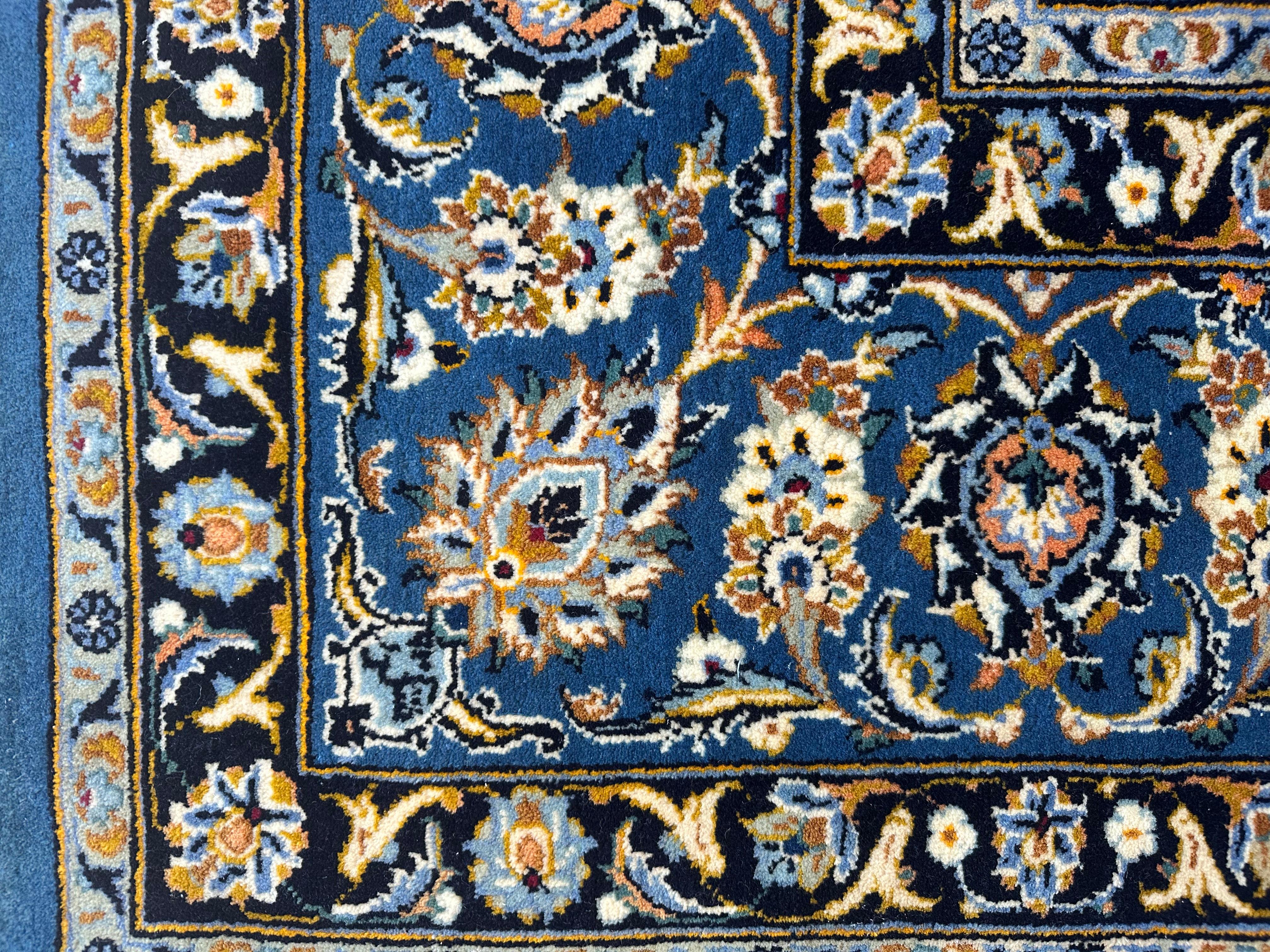 Tappeto persiano d'epoca Kashan, Tappeto fatto a mano blu reale, blu marino, marrone scuro, in ottime condizioni in vendita 5