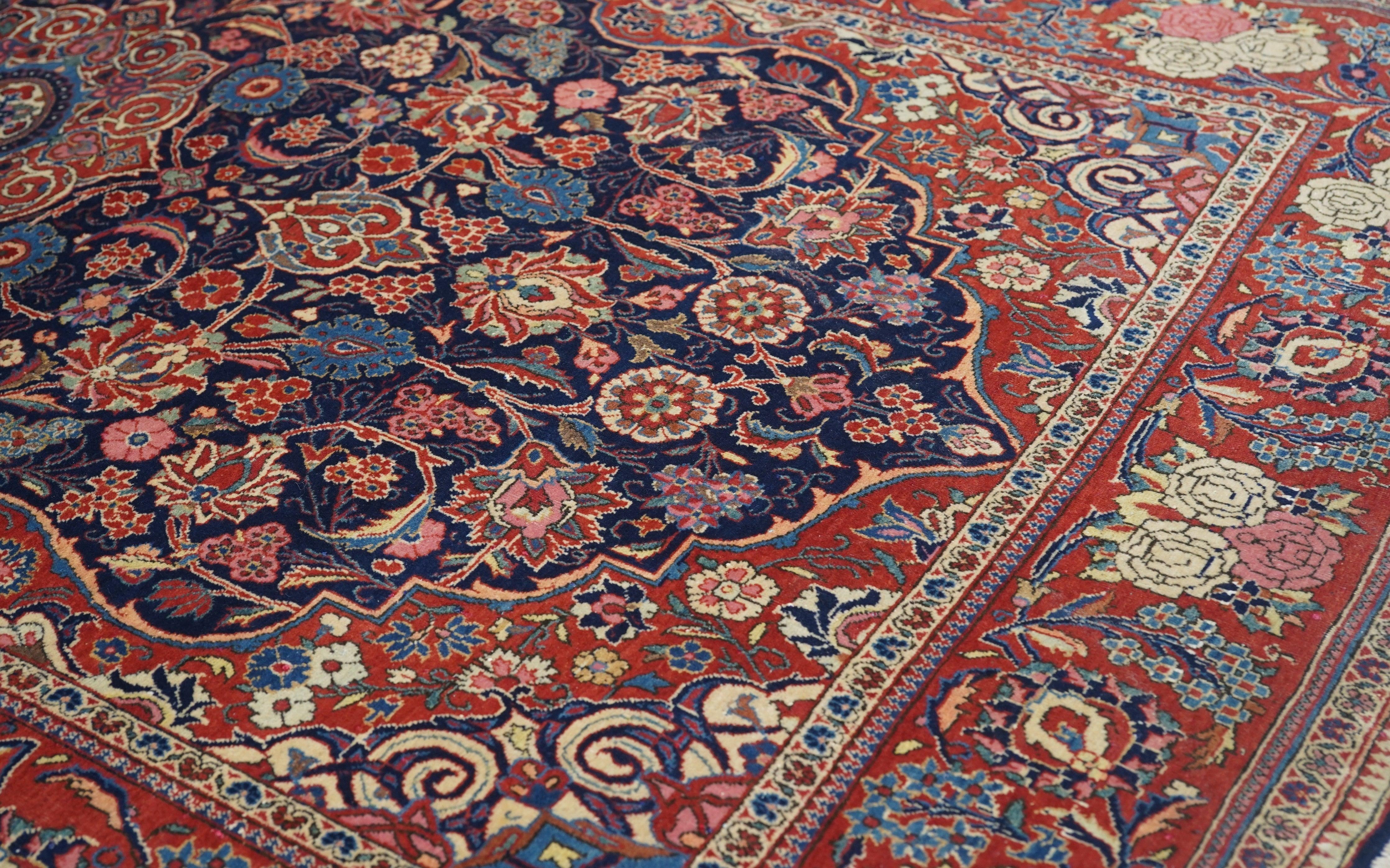 Vintage Persian Kashan Rug 4'8'' x 7'7'' In Excellent Condition For Sale In New York, NY