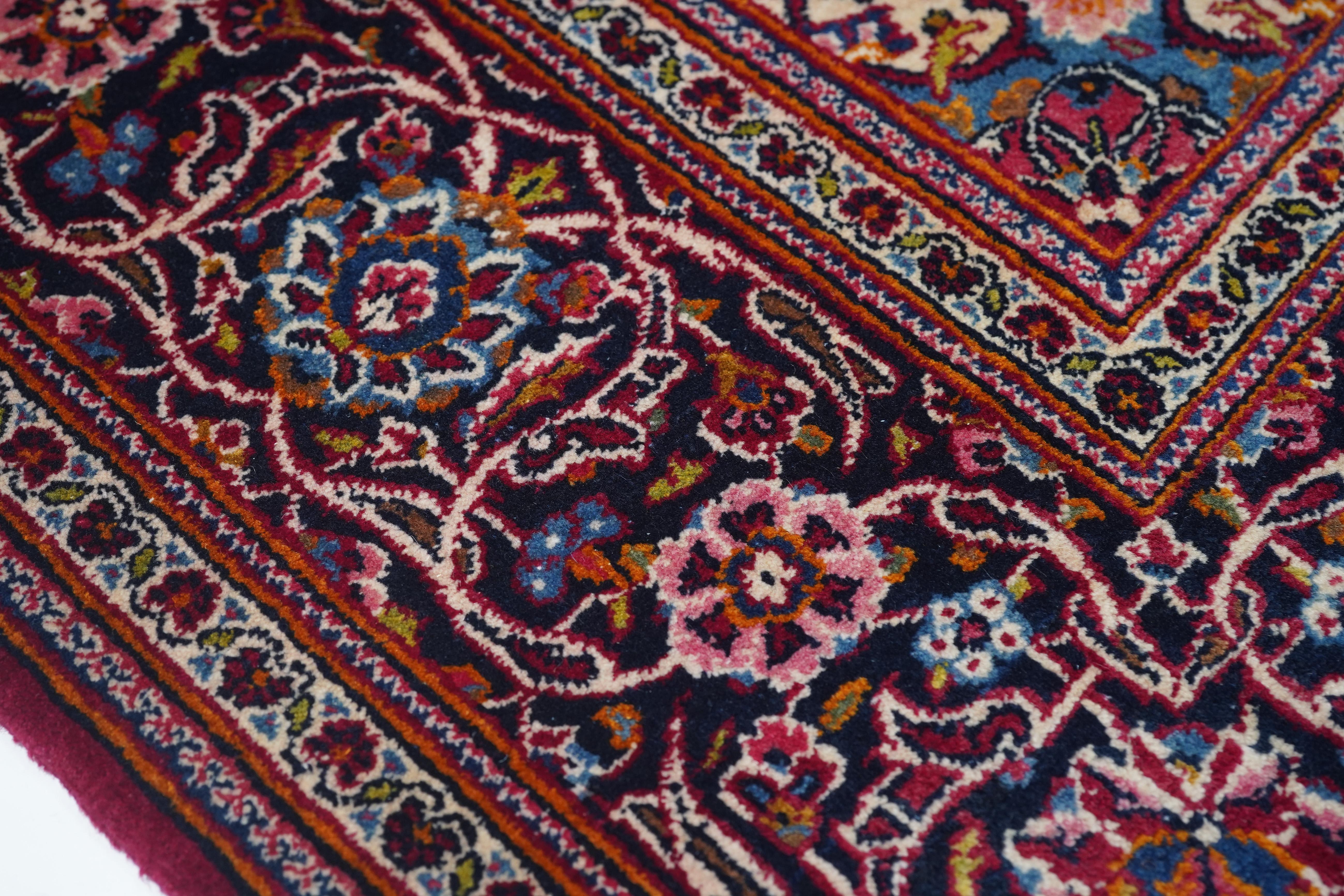 Milieu du XXe siècle Tapis Kashan vintage 4'4'' x 6'8'' en vente