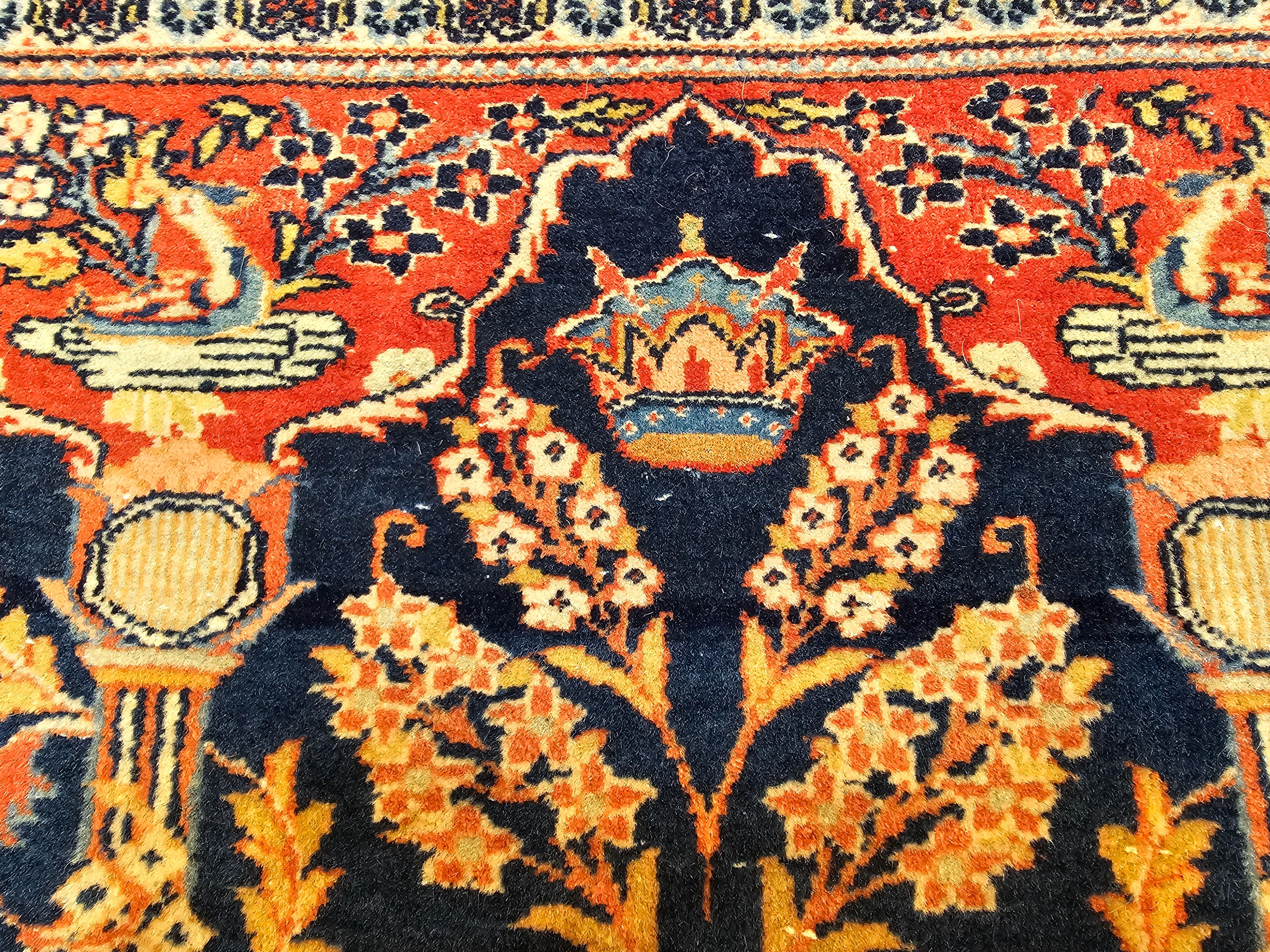 Laine Kashan persan vintage dans un motif de vase avec couronne royale persane en bleu, rouge en vente