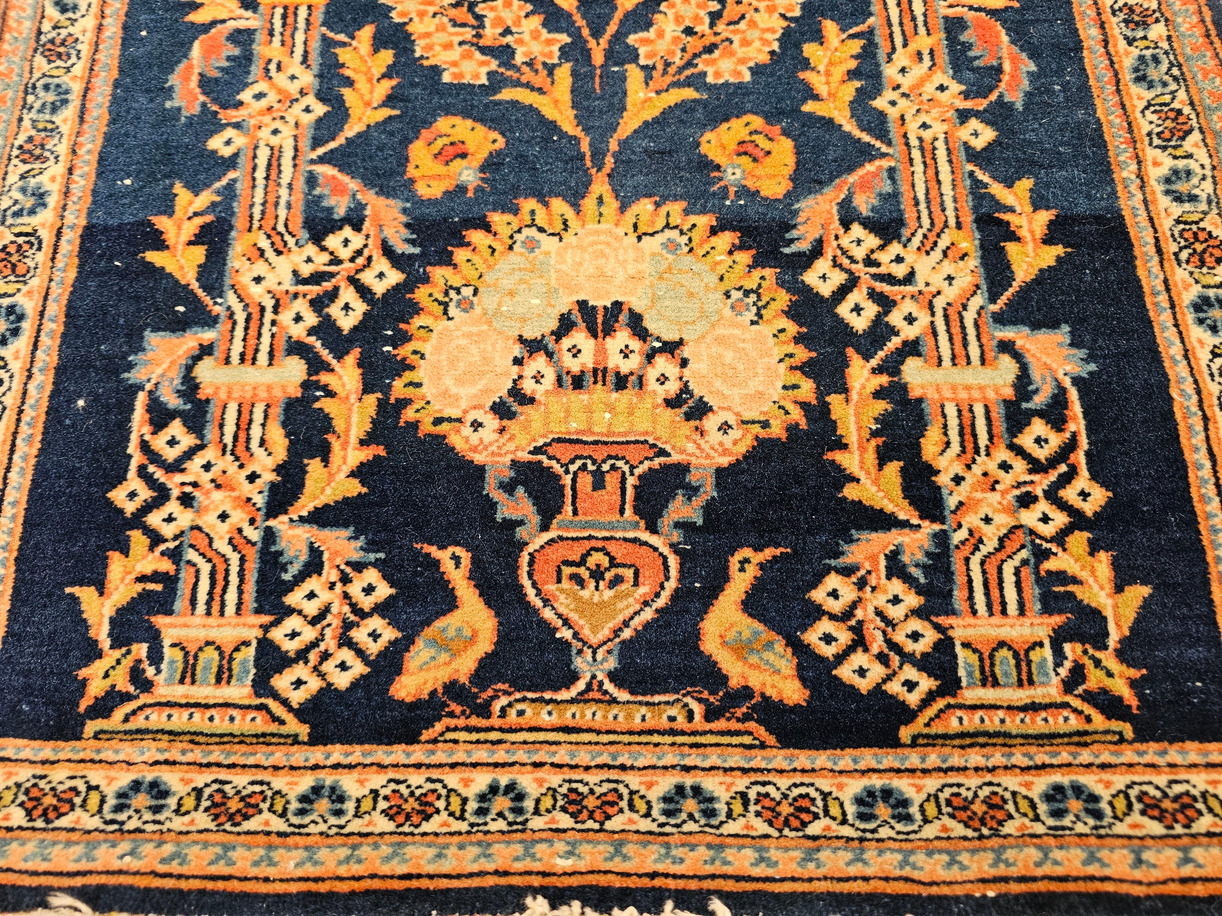 Kashan persan vintage dans un motif de vase avec couronne royale persane en bleu, rouge en vente 1