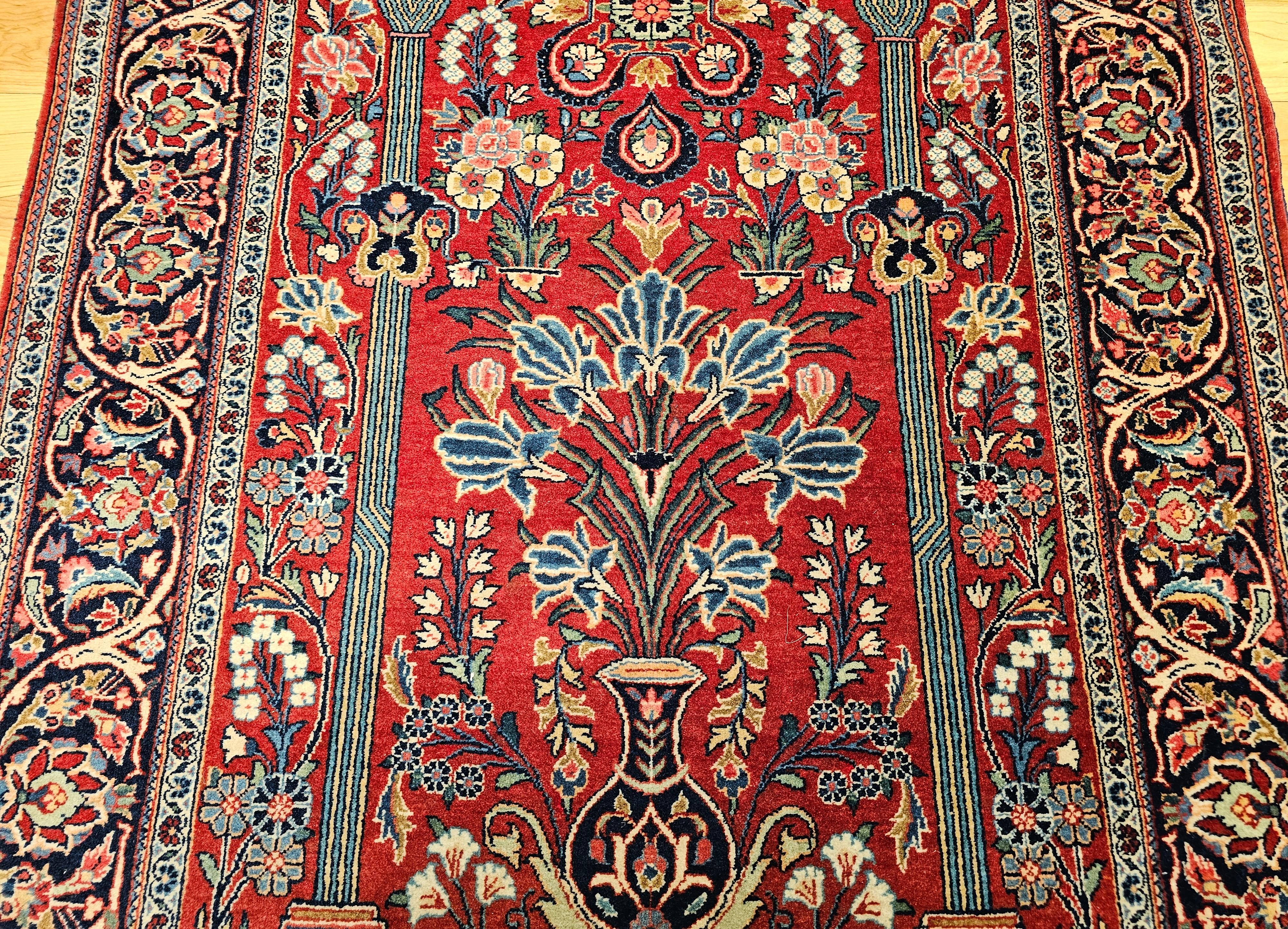 Vintage Persian Kashan Area Rug in Vase Pattern In Good Condition In Barrington, IL