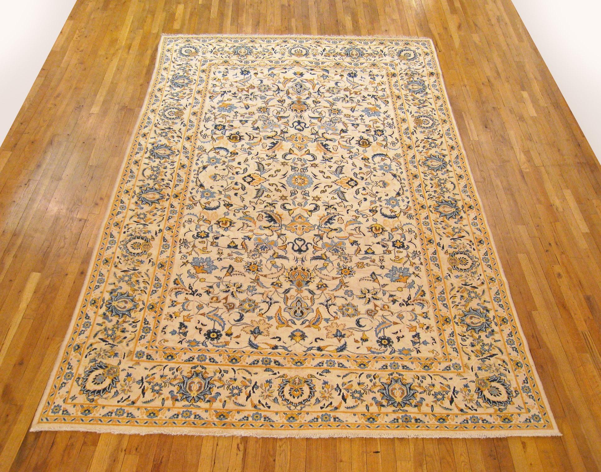 Vintage Persian Kashan Oriental Carpet, in Room Size

An extraordinary vintage Persian Kashan carpet, circa 1950, size 11.0