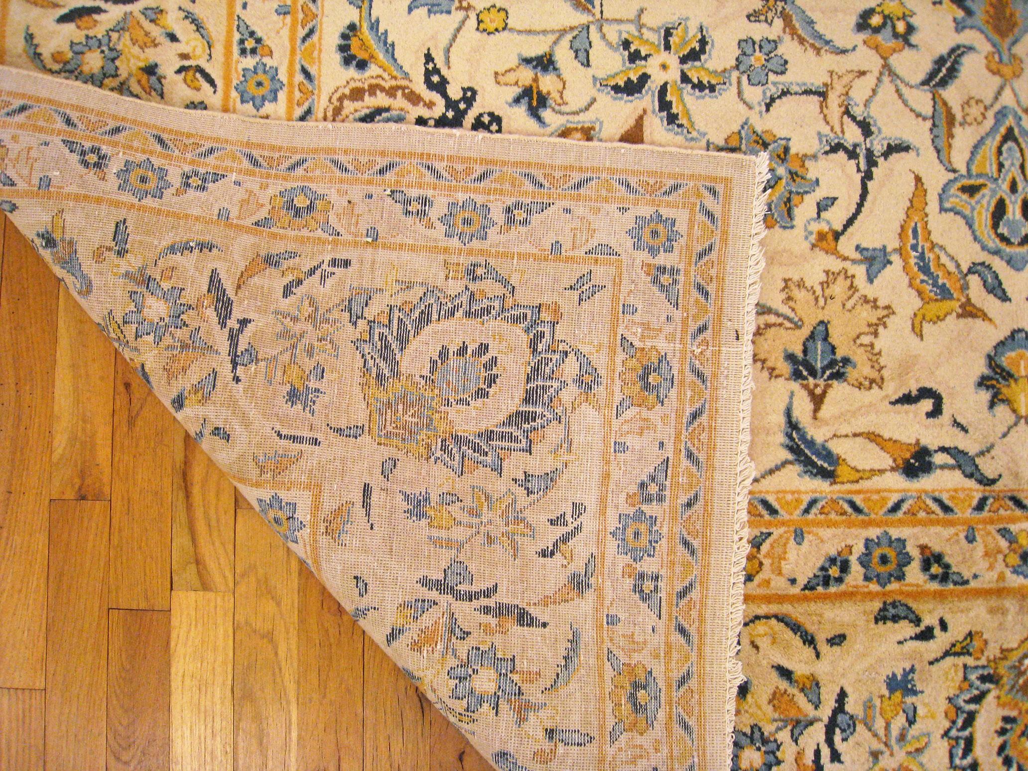 Persischer Kashan- orientalischer Vintage-Teppich, in Zimmergröße, mit Blumenelementen  im Angebot 3