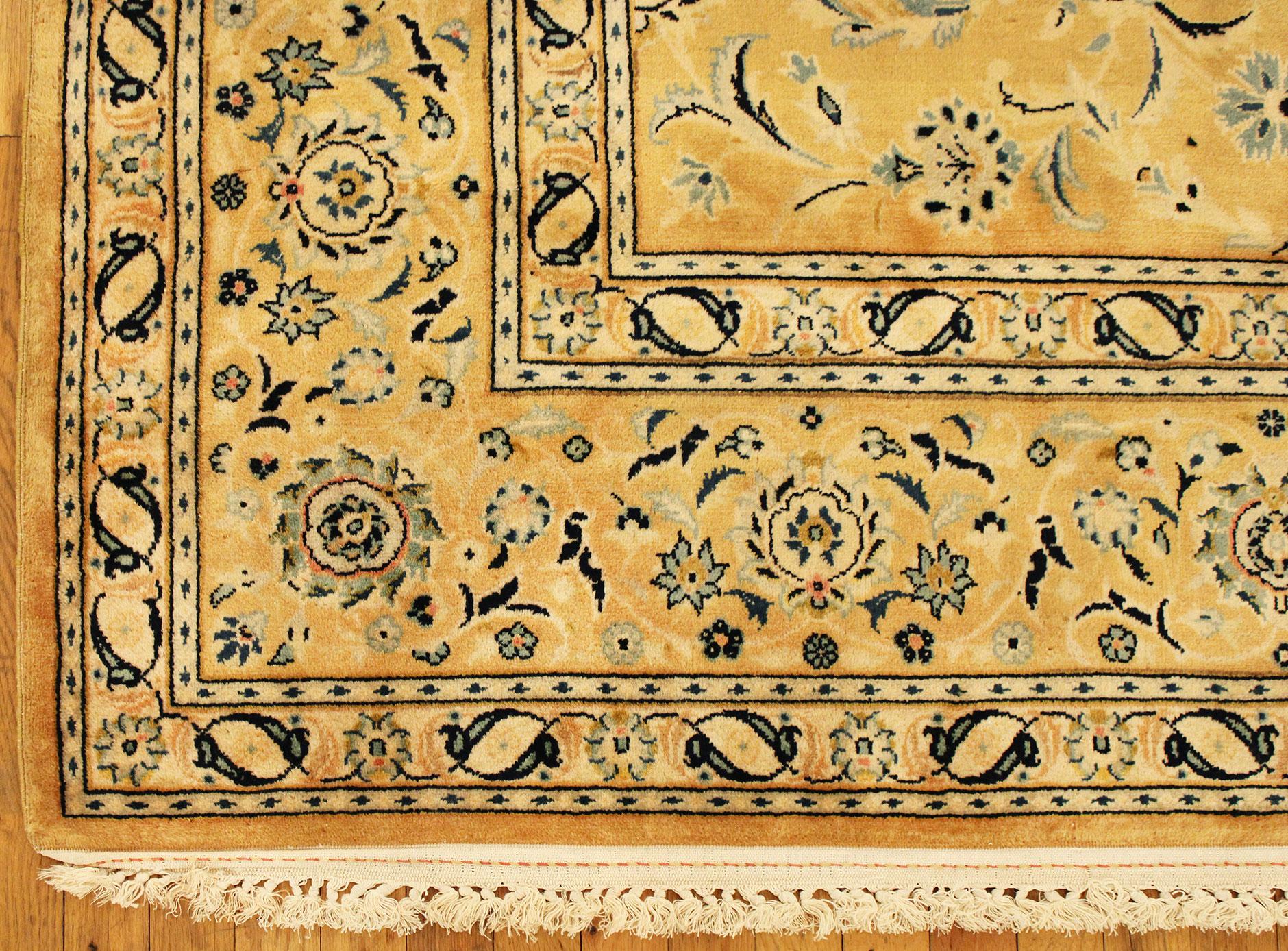 Persischer Kashan- Orientalischer Teppich im Vintage-Stil mit Blumenelementen im Angebot 4