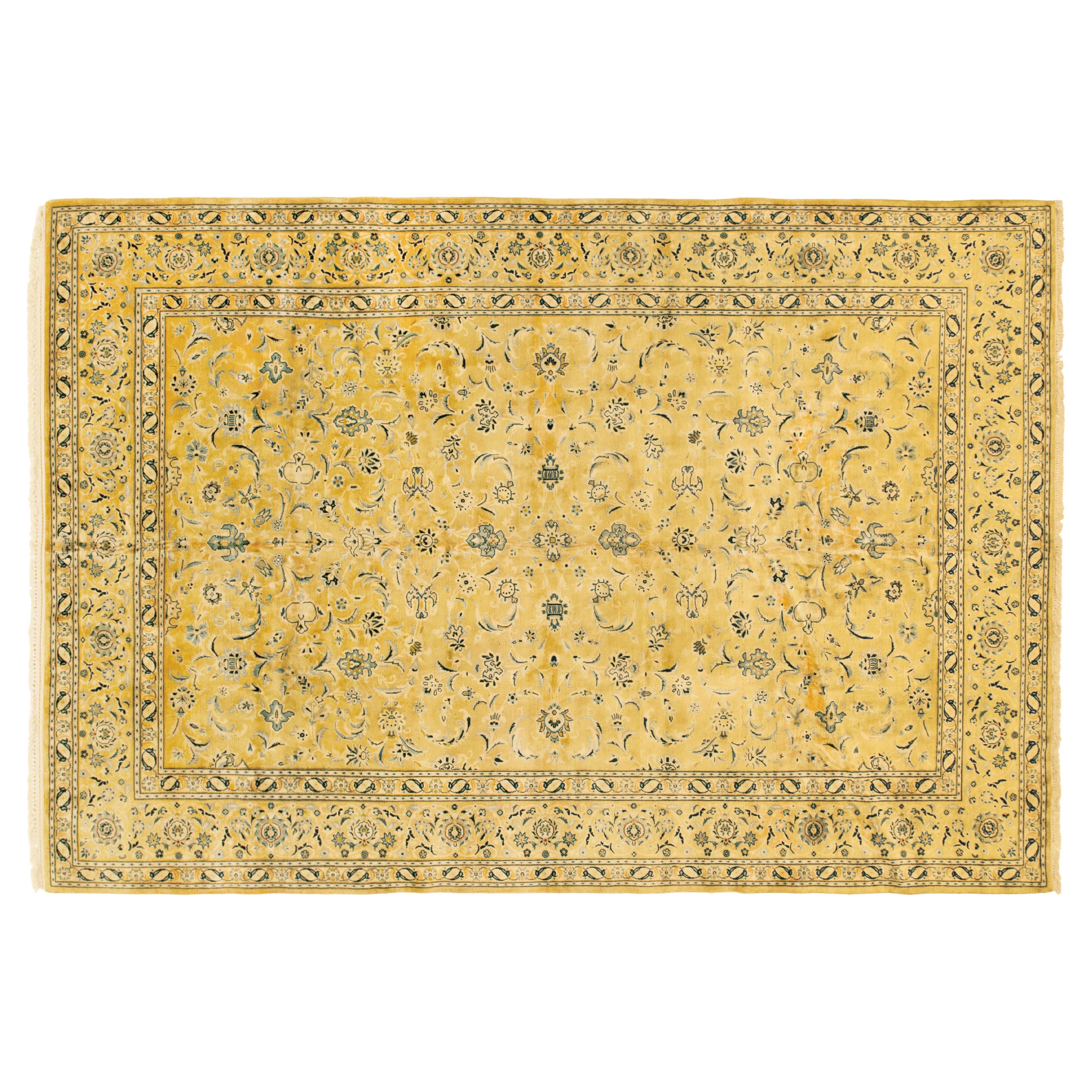 Persischer Kashan- Orientalischer Teppich im Vintage-Stil mit Blumenelementen im Angebot
