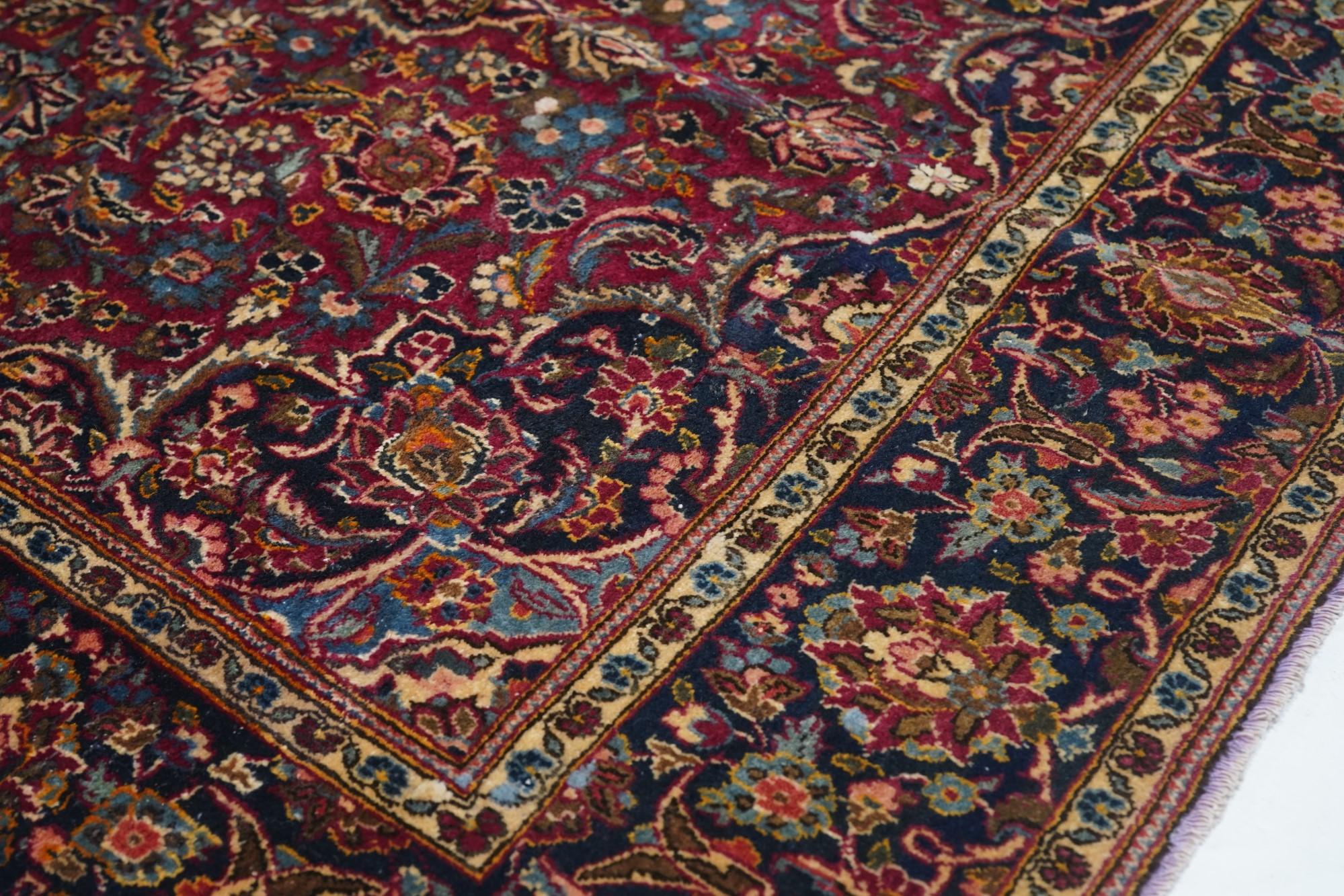20ième siècle Tapis persan Kashan vintage 4'3'' x 6'6'' en vente