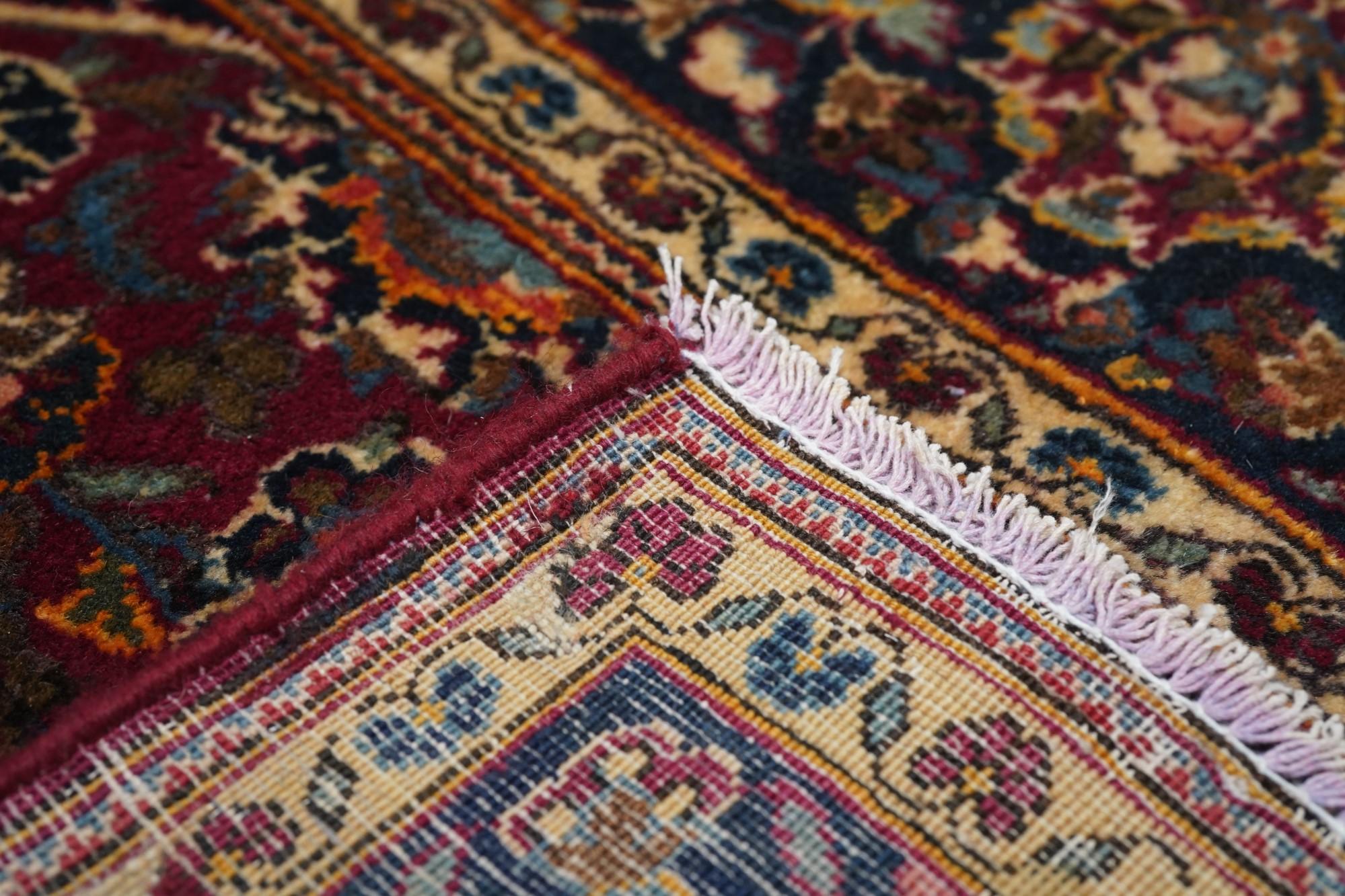 Tapis persan Kashan vintage 4'3'' x 6'6'' en vente 2