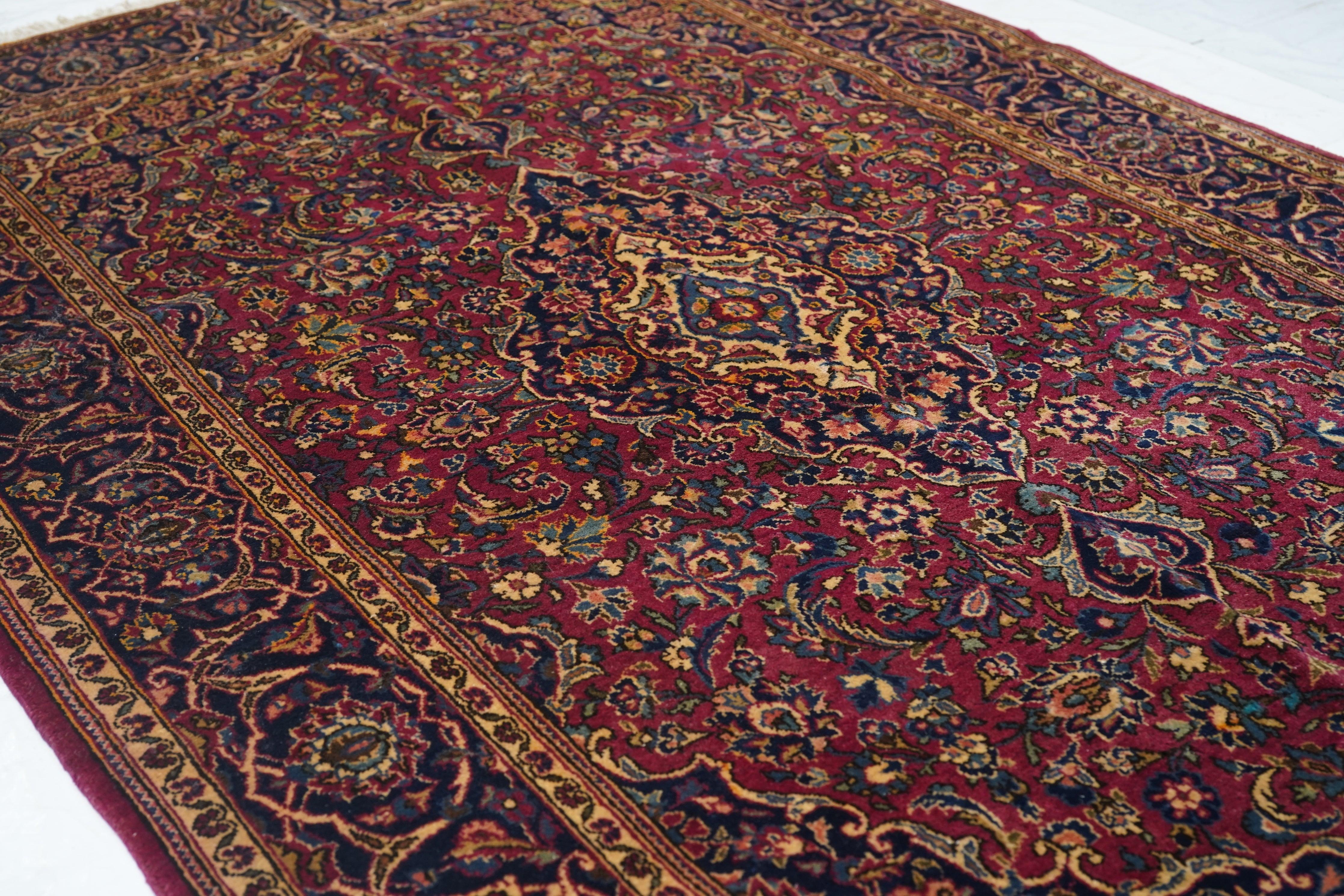 Persischer Kashan-Teppich im Vintage-Stil, 4'4'' x 6'7'' im Angebot 1