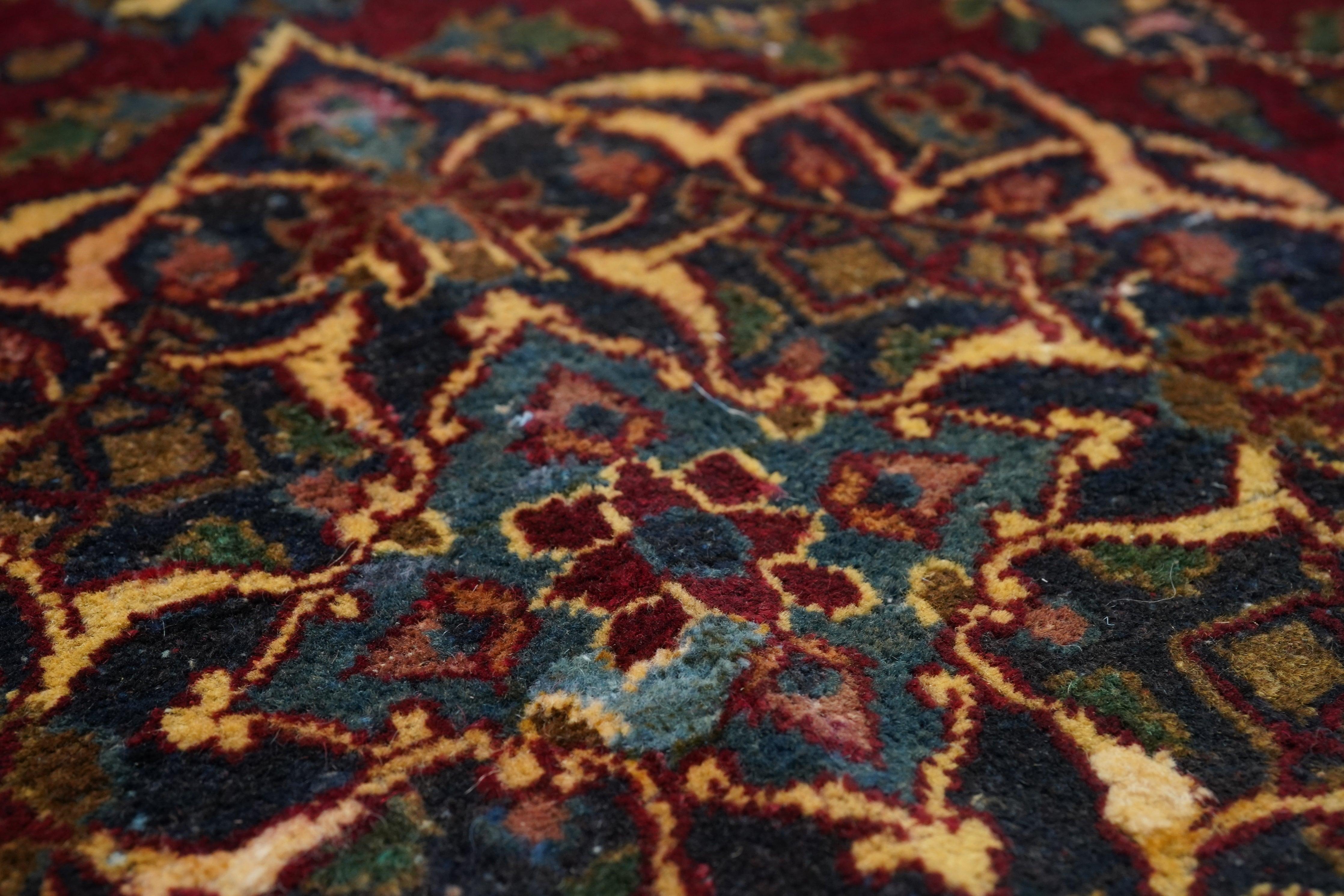 Vintage Persian Kashan Rug 4'6'' x 6'6'' In Good Condition For Sale In New York, NY