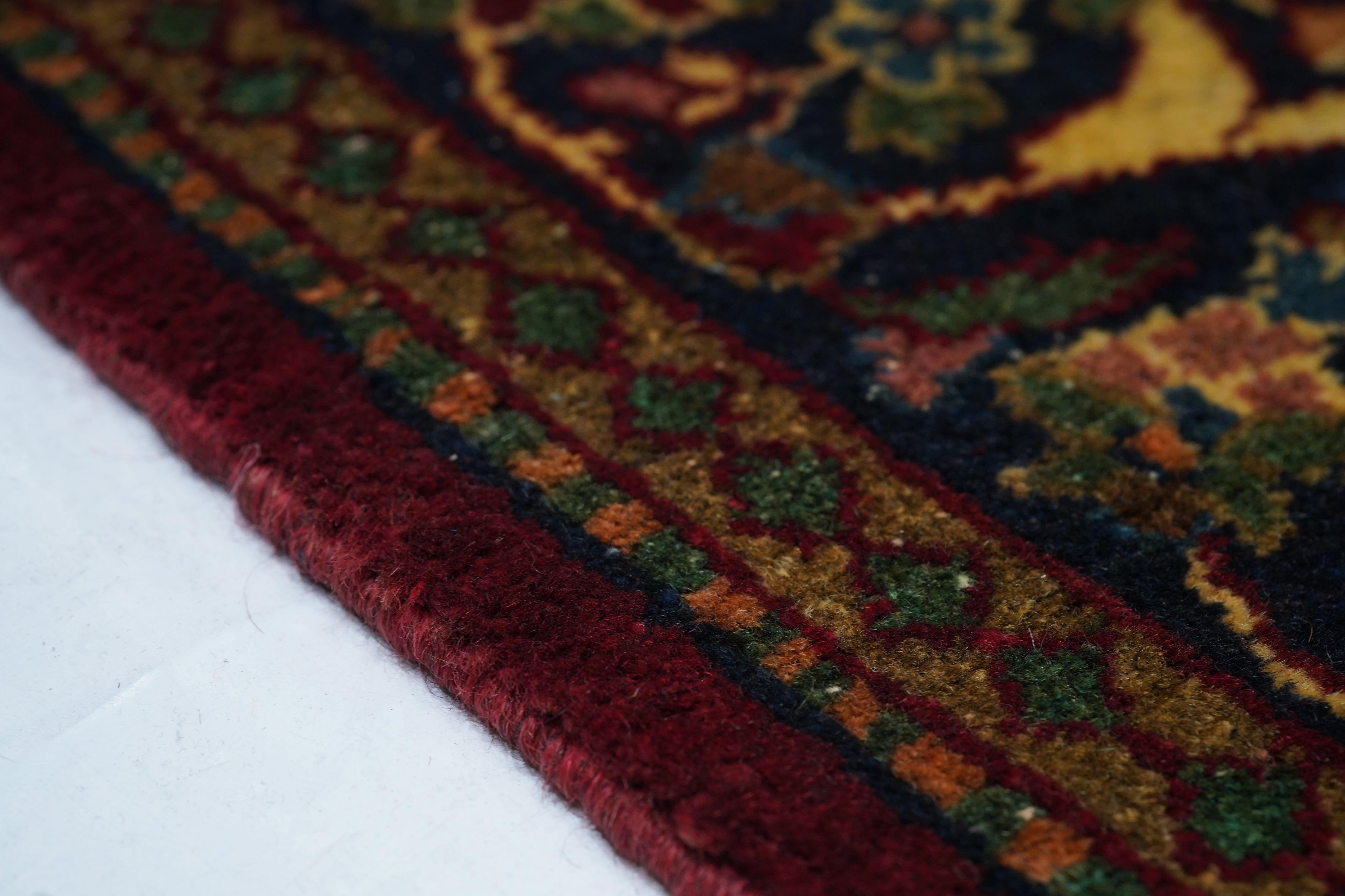 20th Century Vintage Persian Kashan Rug 4'6'' x 6'6'' For Sale