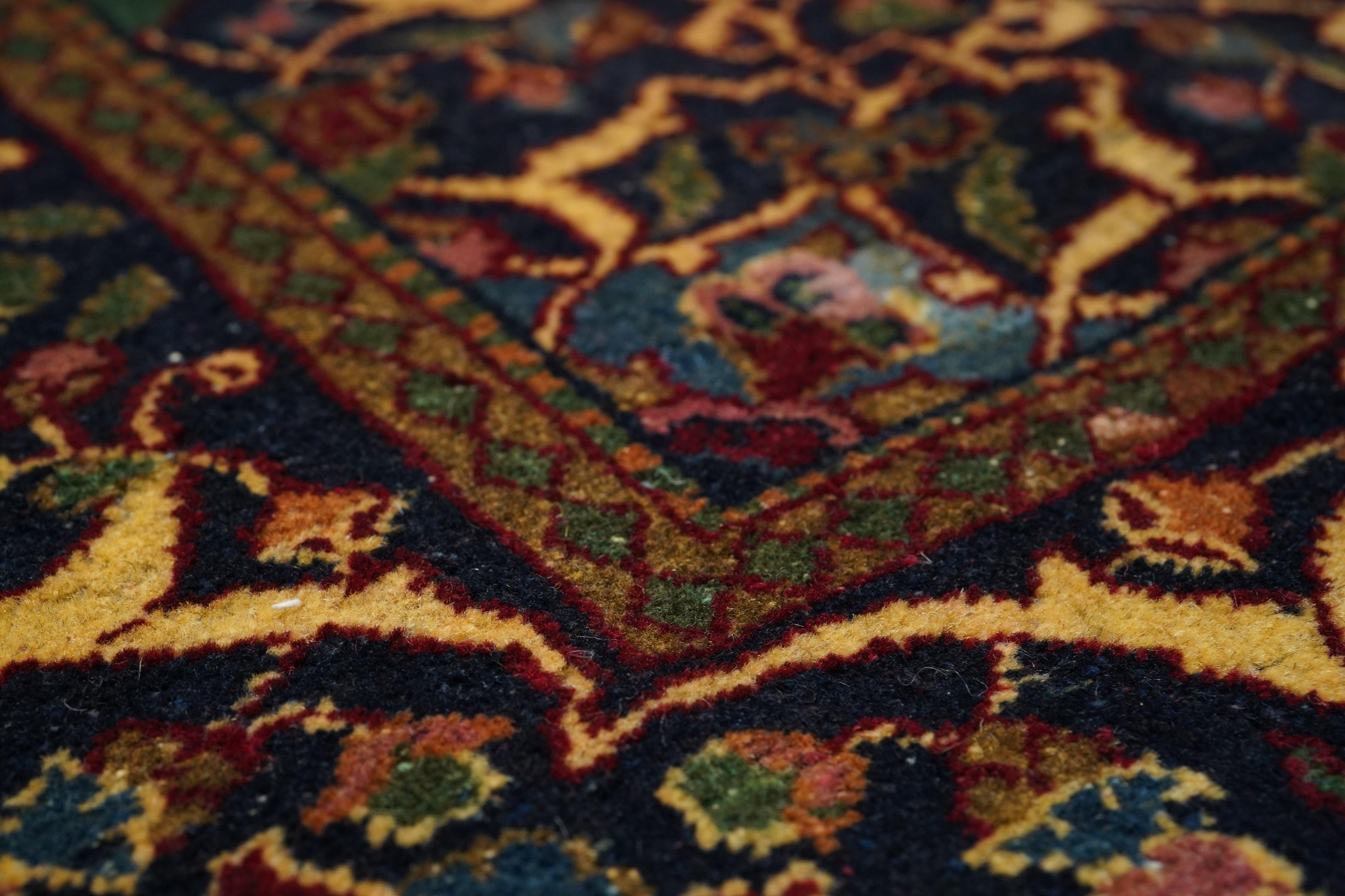 Vintage Persian Kashan Rug 4'6'' x 6'6'' For Sale 2