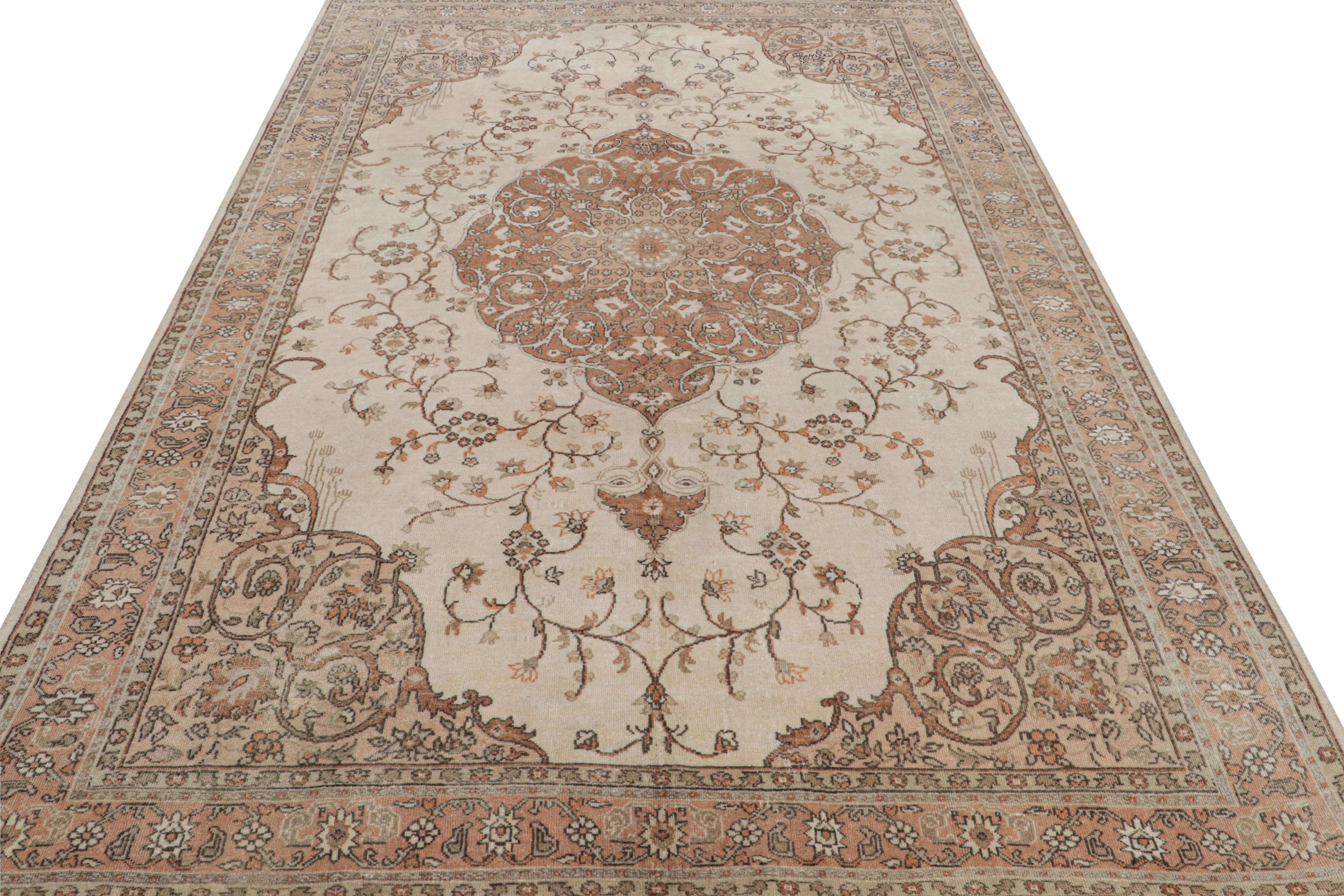 Vintage Persian Kashan Rug, Beige-Brown and Blue Floral Medallion - Rug & Kilim In Good Condition For Sale In Long Island City, NY