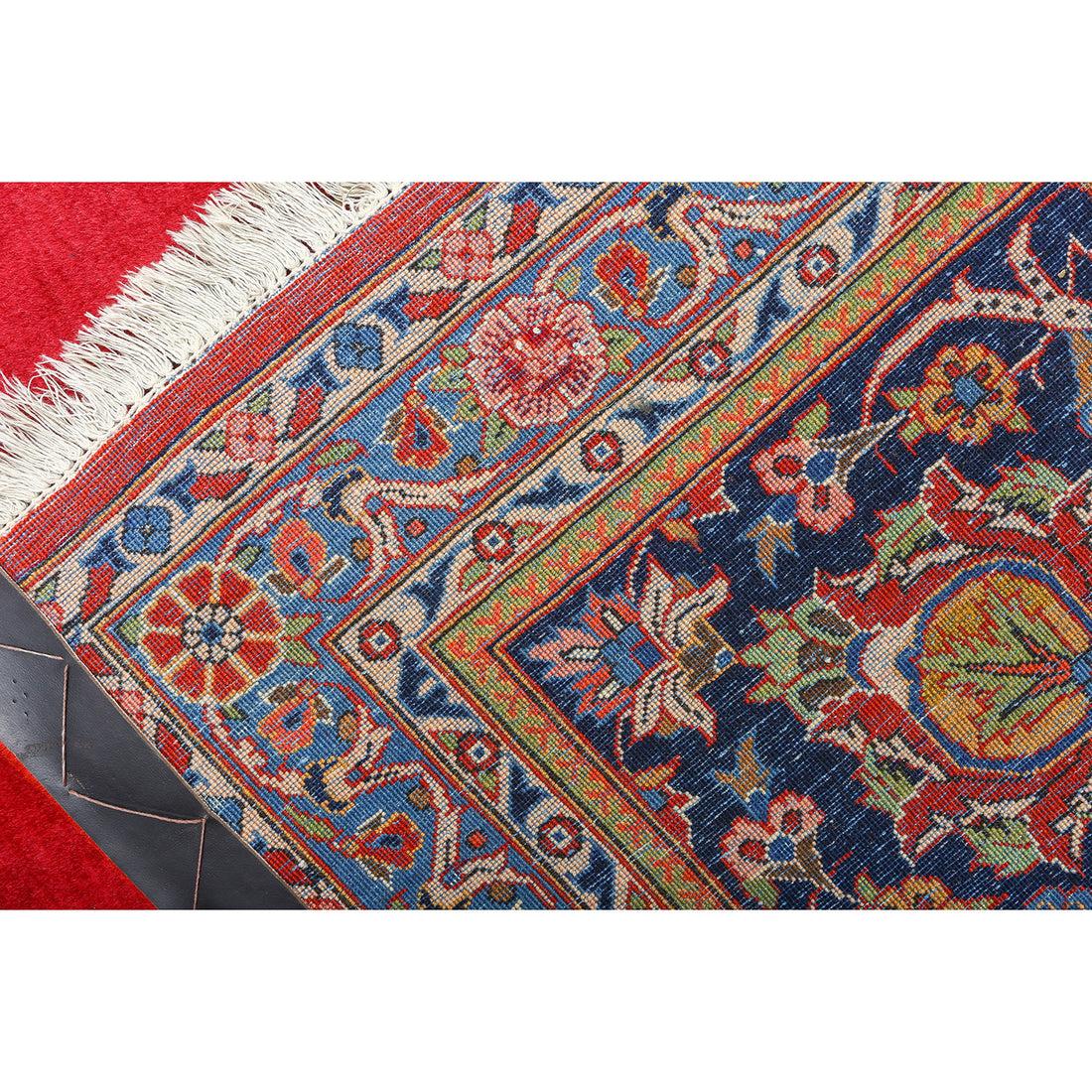 Tappeto Vintage Kashan in Kork e cotone 13'5 X 10'6

Key Detail:
Pile: Kork
Fondazione: Cotone
Origine: Kashan FARSHCHI
Design/One: APRIRE IL BOSCO
Età approssimativa: 75 ANNI
Qualità (KPI): 300
Condizioni: Buono
Dimensioni: 3'5 x 10'6
Numero di