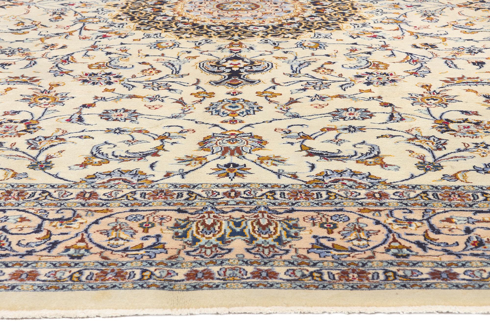 Annodato a mano Tappeto persiano d'epoca Kashan, romantica cineseria chic che si sposa sempre con la moda in vendita