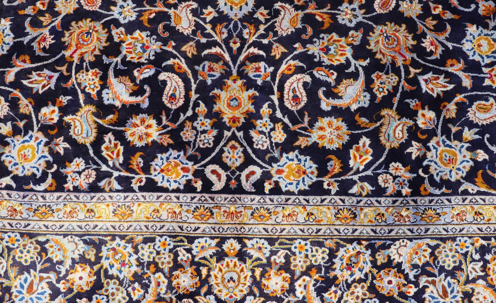 Tapis Vintage Persan Kashan avec Champ Bleu Marine Elegant 9'10 x 13'4 en vente 4