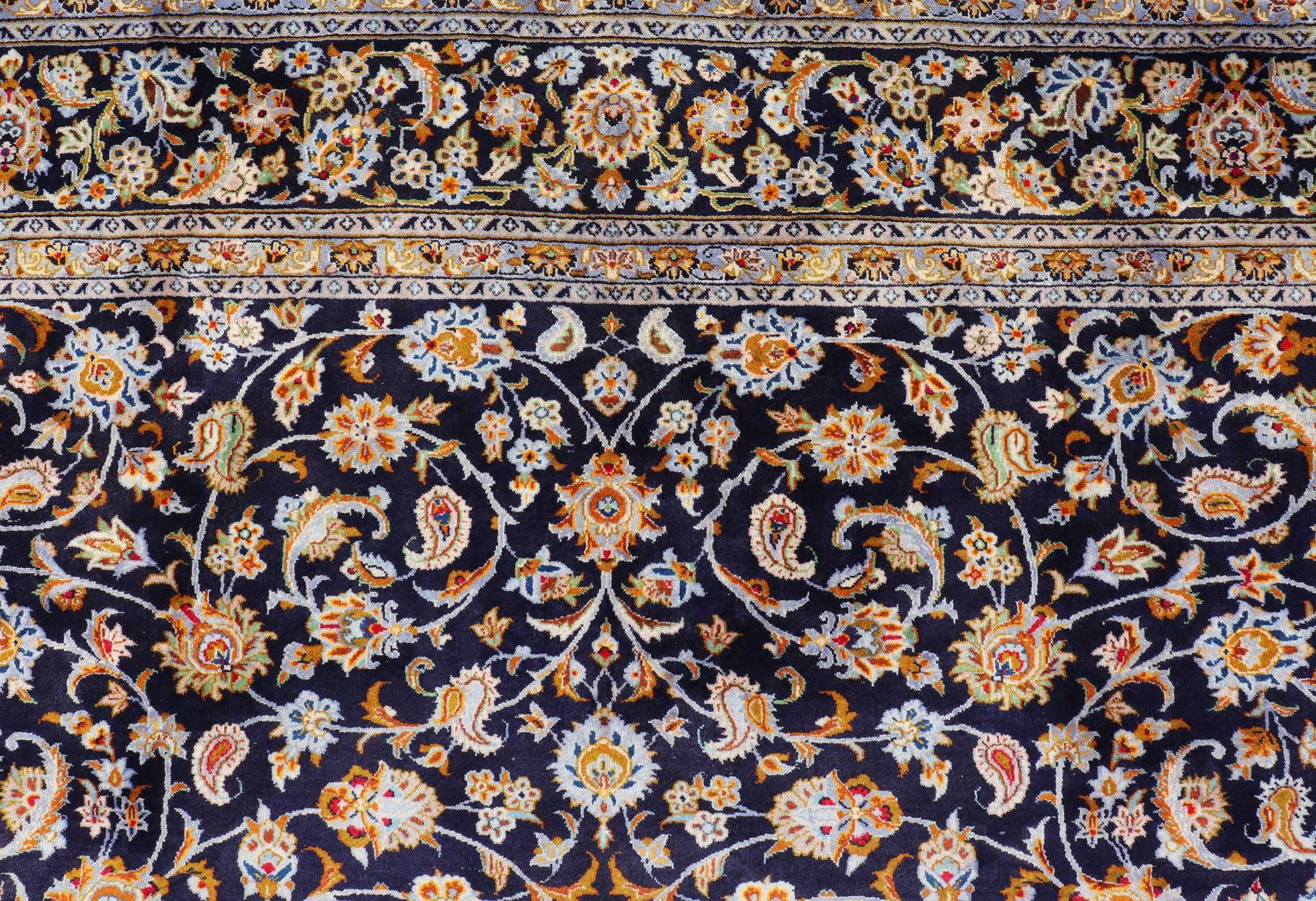 Tapis Vintage Persan Kashan avec Champ Bleu Marine Elegant 9'10 x 13'4 en vente 7
