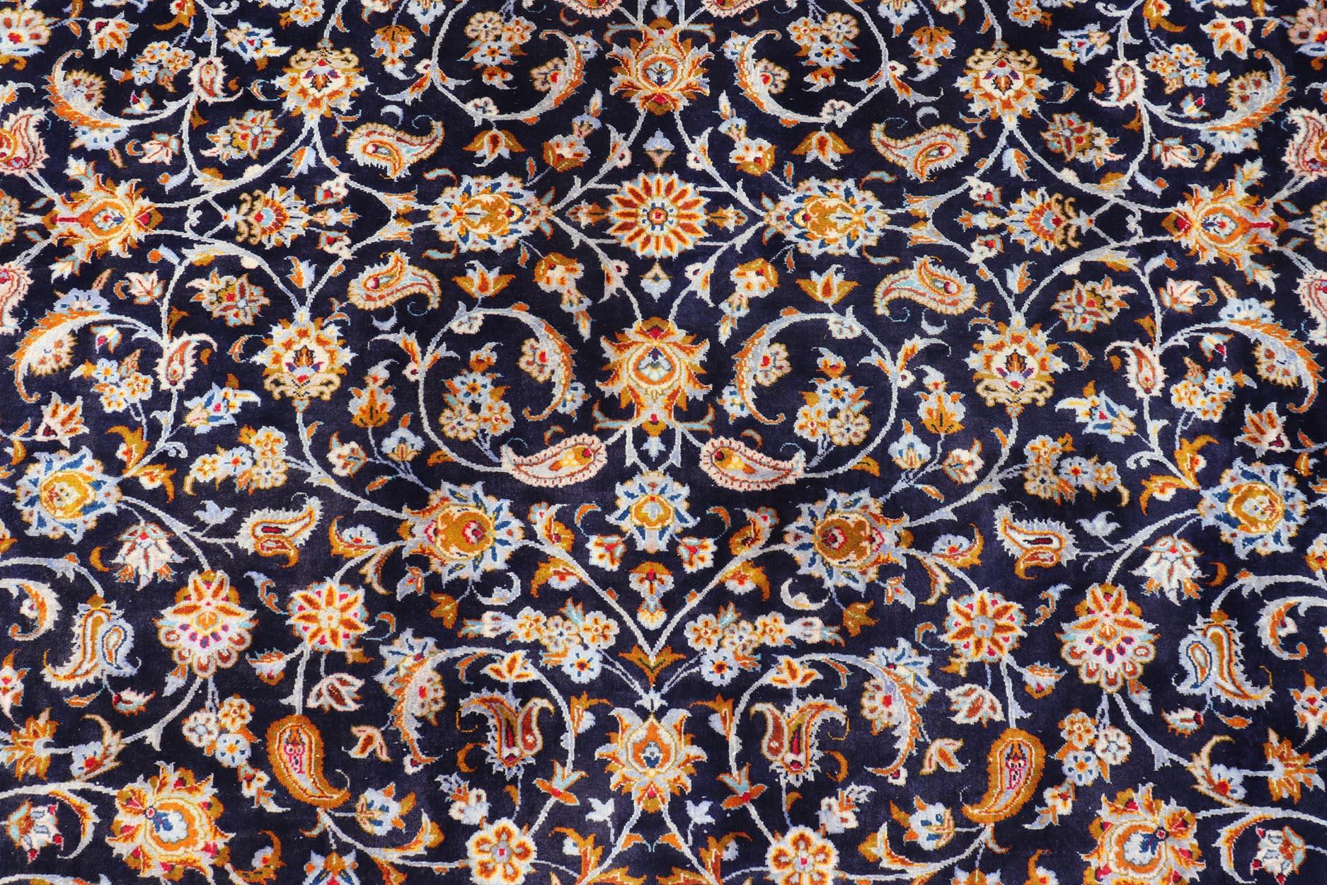 Perse Tapis Vintage Persan Kashan avec Champ Bleu Marine Elegant 9'10 x 13'4 en vente