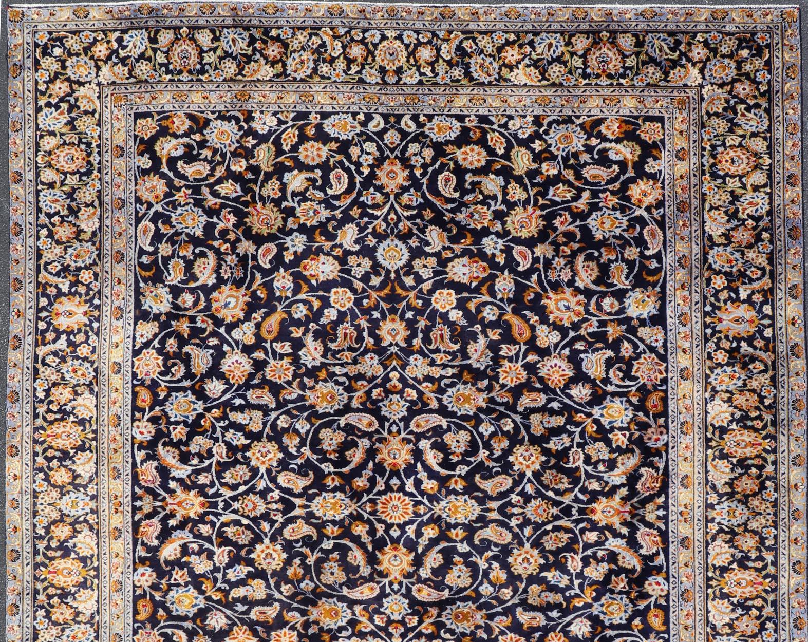 Noué à la main Tapis Vintage Persan Kashan avec Champ Bleu Marine Elegant 9'10 x 13'4 en vente