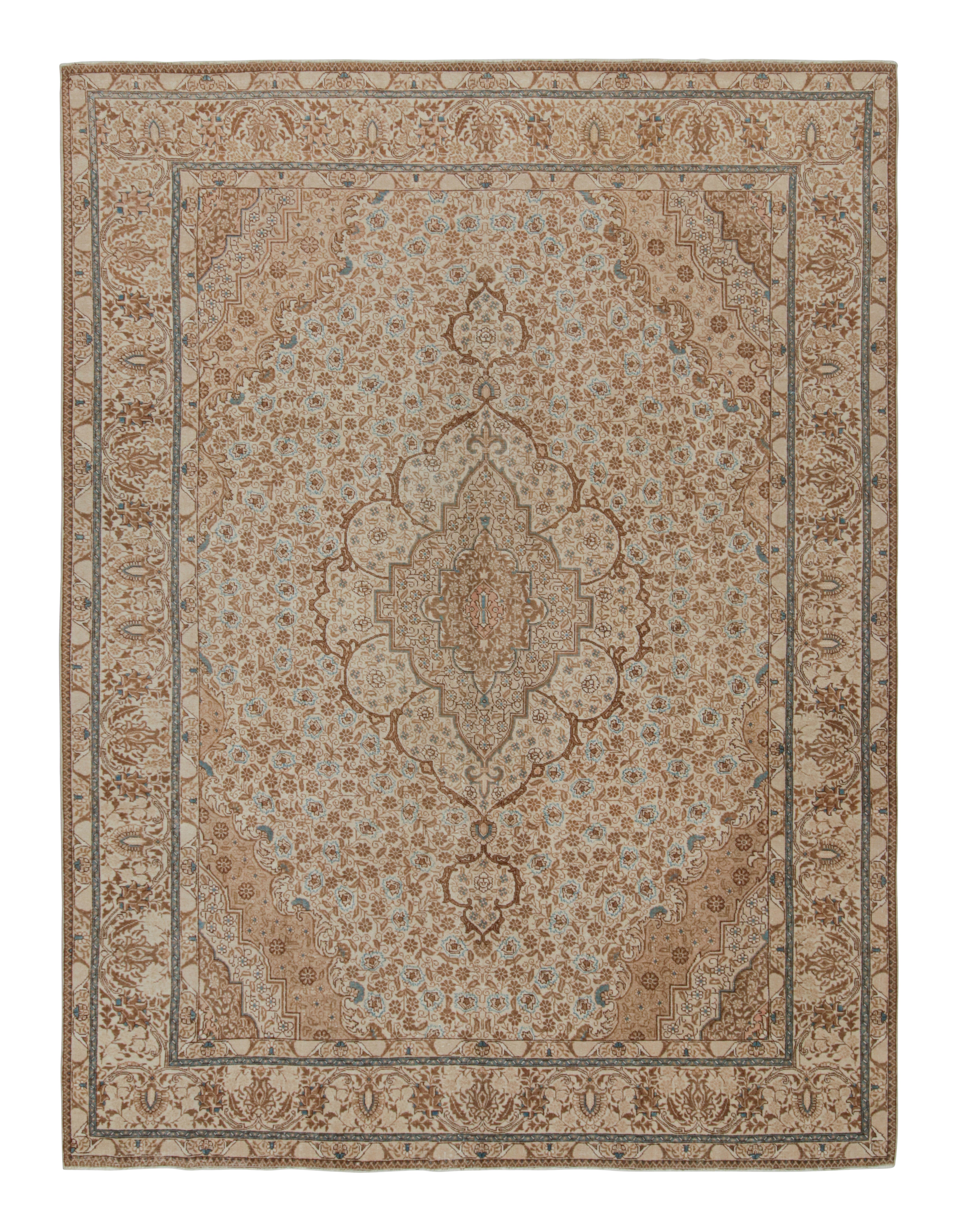 Tappeto persiano vintage Kashan, con medaglione e motivo floreale, da Rug & Kilim