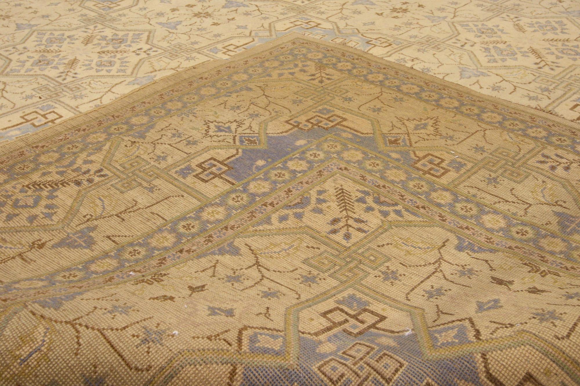 20ième siècle Vintage Persian Kashan Rug with Traditional Style en vente
