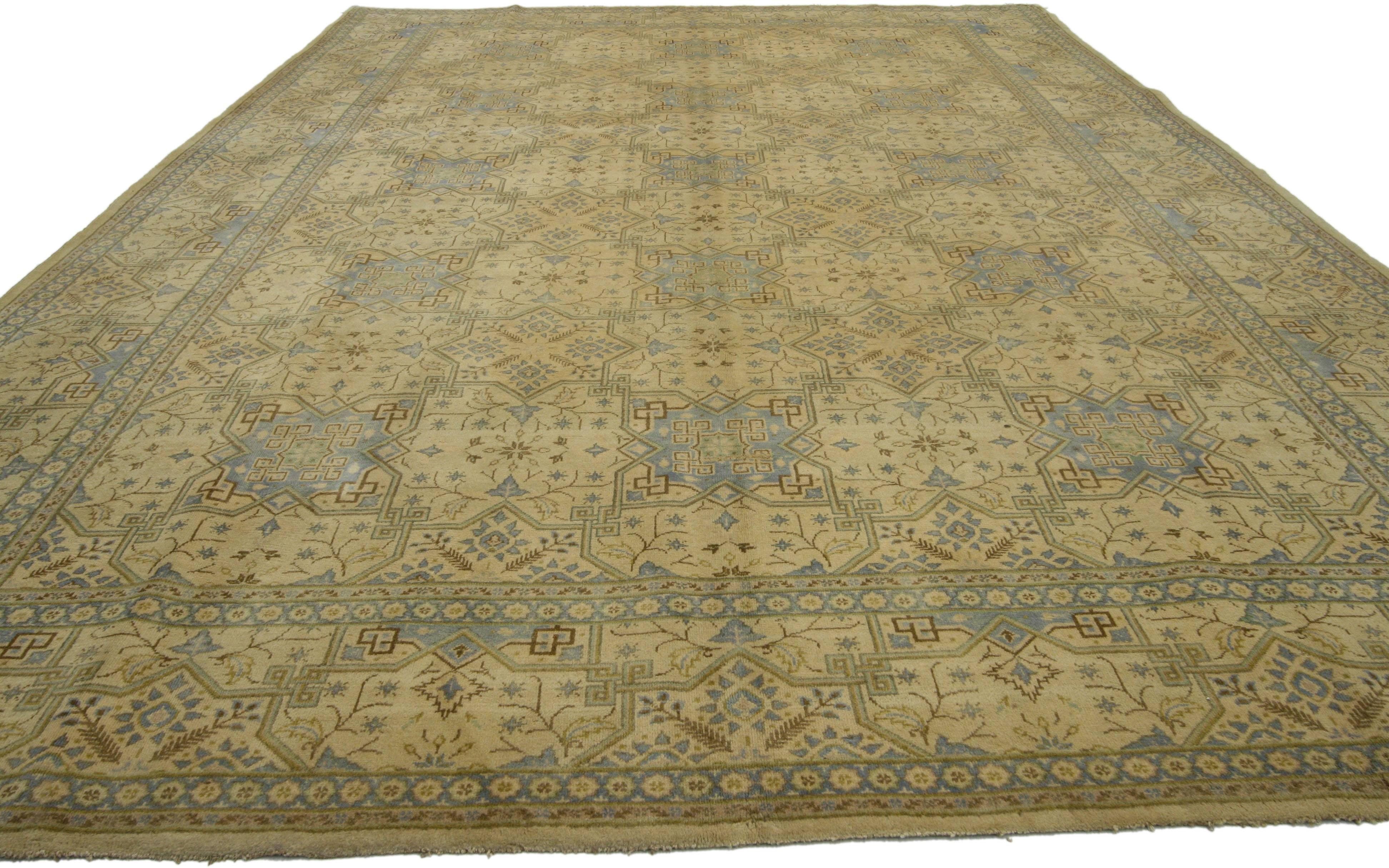 Hand-Knotted Vintage Persian Kashan Rug with Traditional Style For Sale