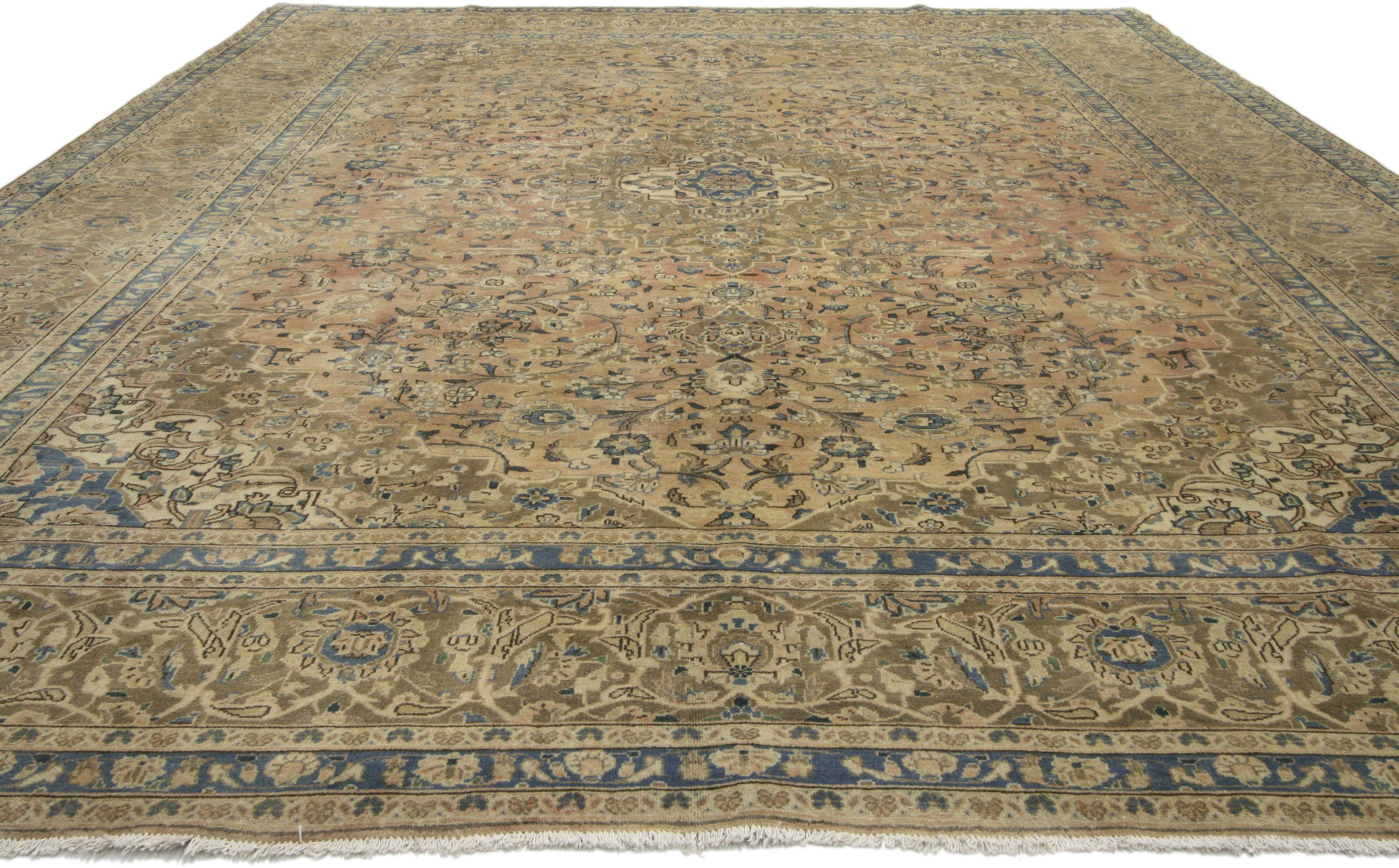 Hand-Knotted Vintage Persian Kashan Rug with Traditional Style For Sale
