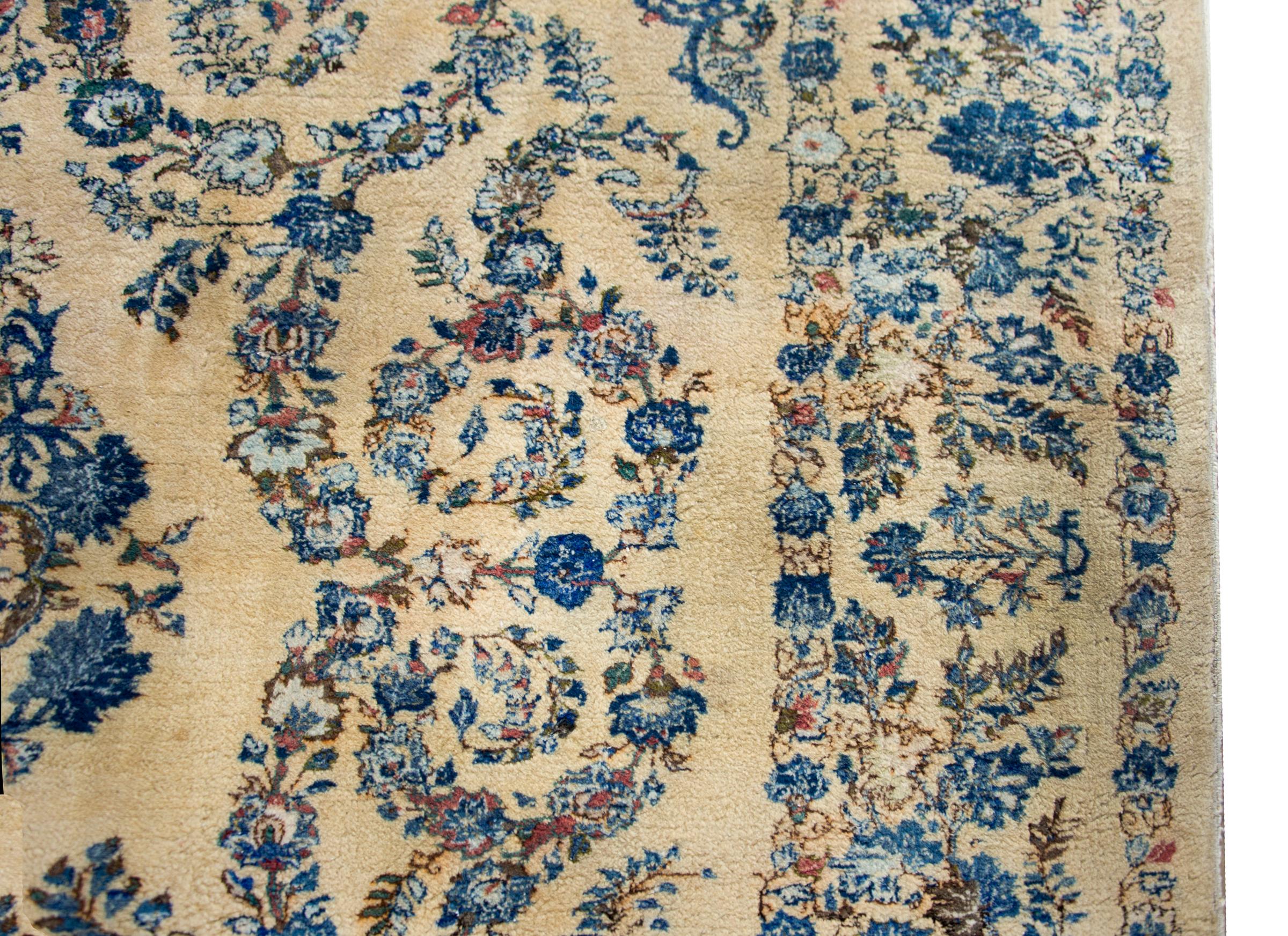 Vintage Persian Kashmir Rug In Good Condition For Sale In Chicago, IL