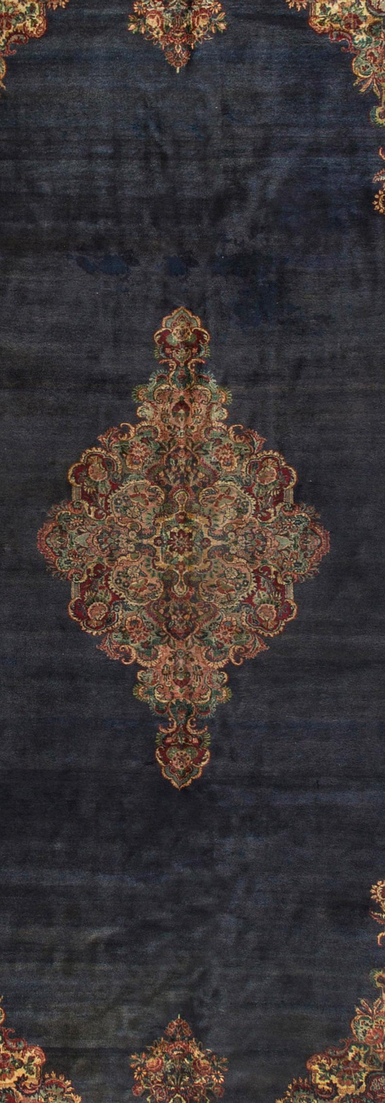 Persiano Tappeto persiano vintage Kazvin, circa 1940 9'8 x 20'7 in vendita