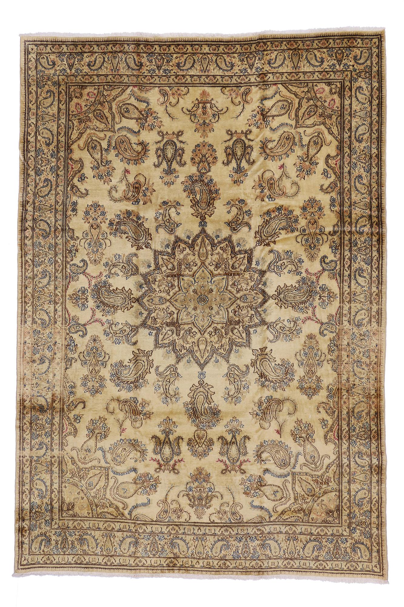 Vintage Persian Kerman Carpet In Good Condition For Sale In Dallas, TX