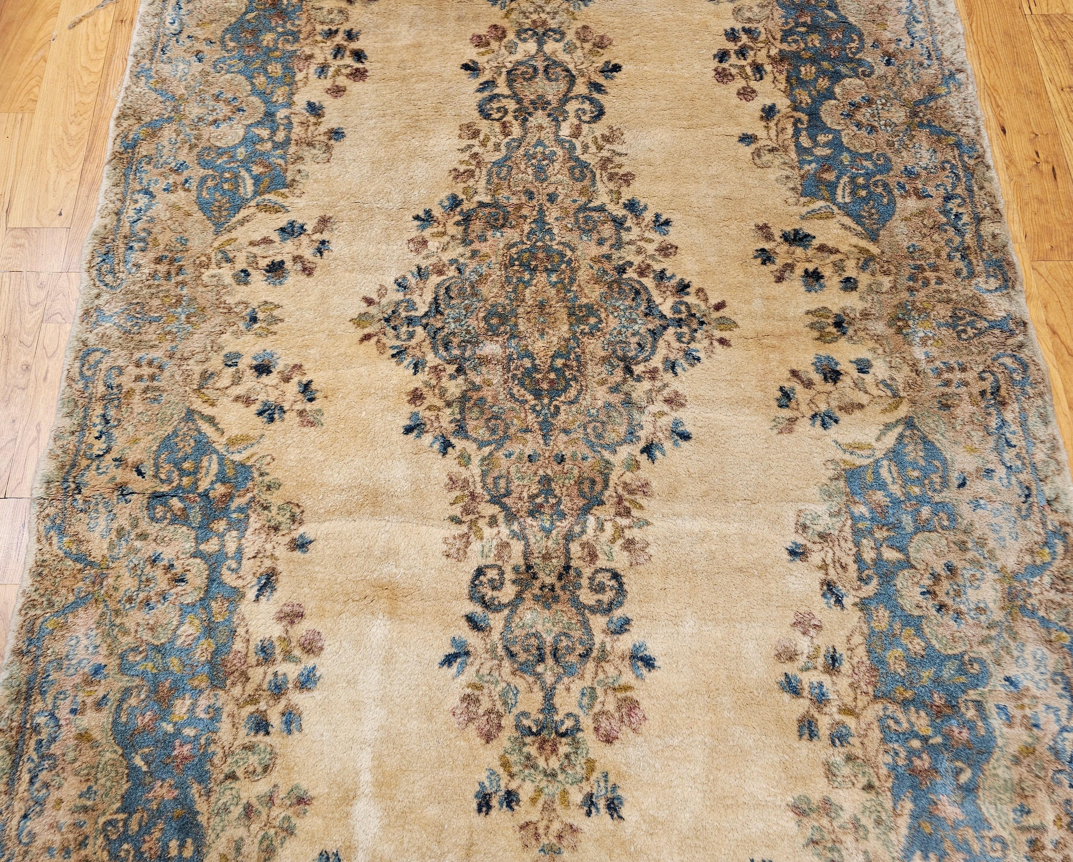 Annodato a mano Vintage Kerman persiano in vendita