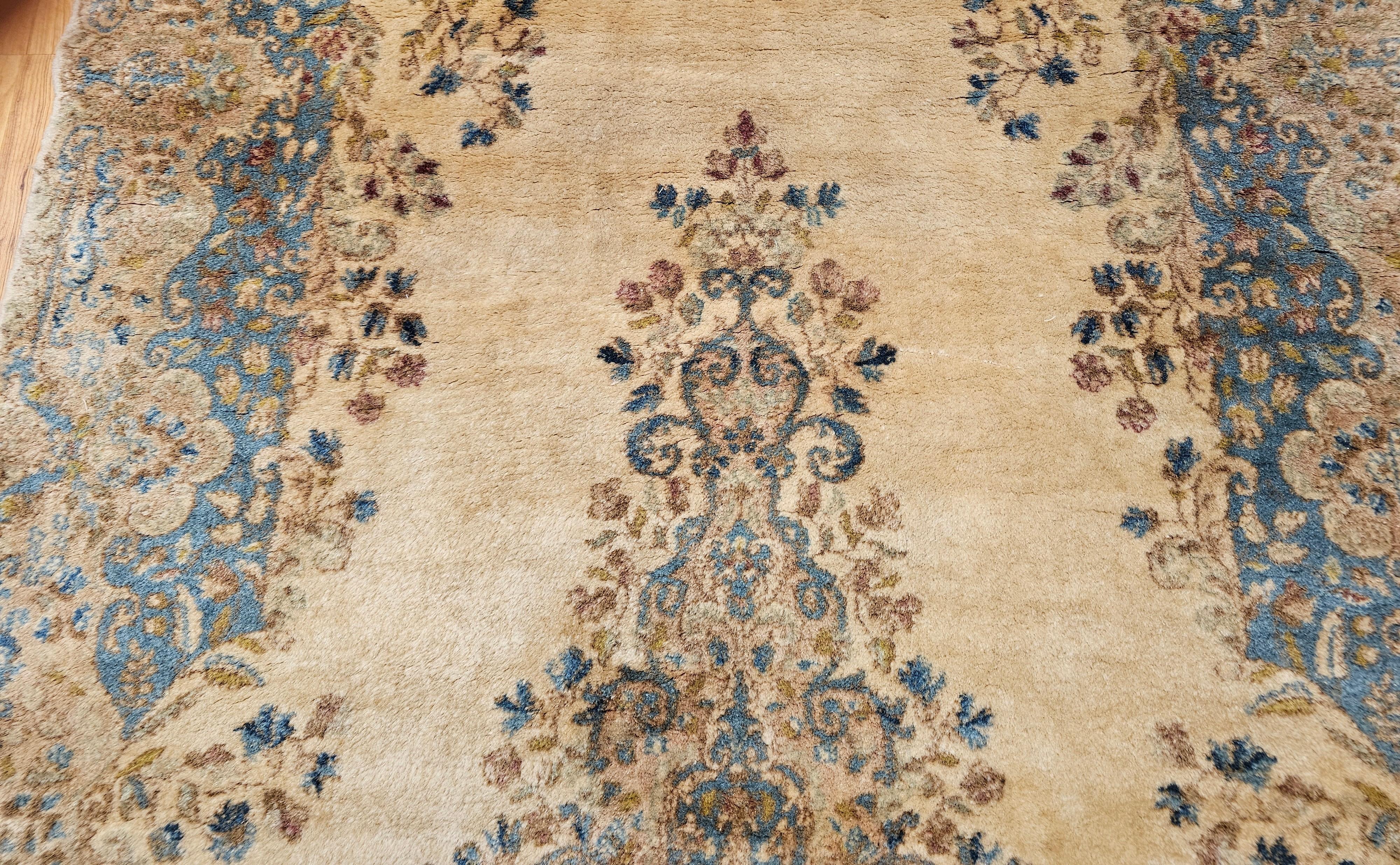 Vintage Kerman persiano In condizioni buone in vendita a Barrington, IL