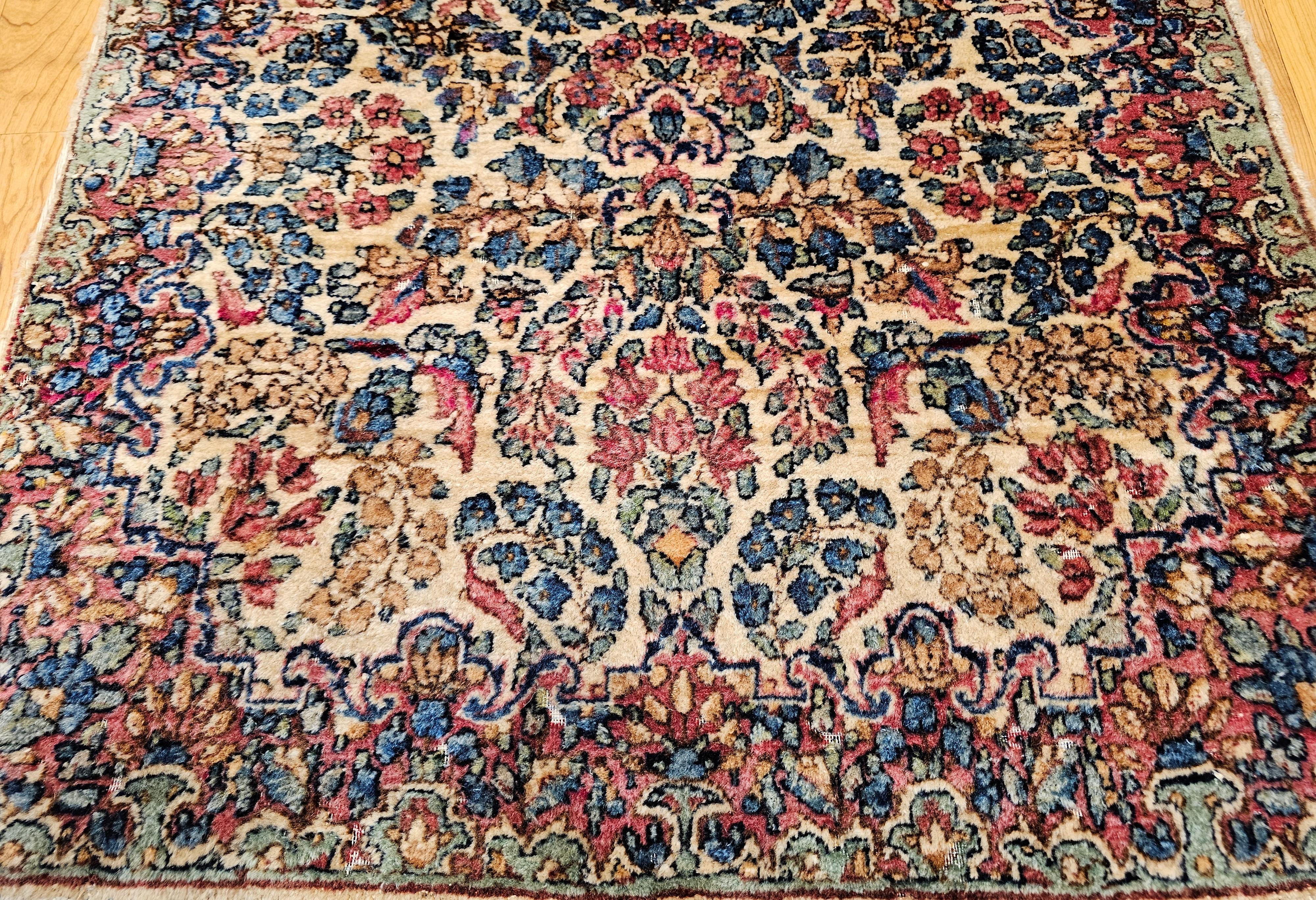 Persischer Kerman im Allover-Blumenmuster, Vintage (Handgeknüpft) im Angebot
