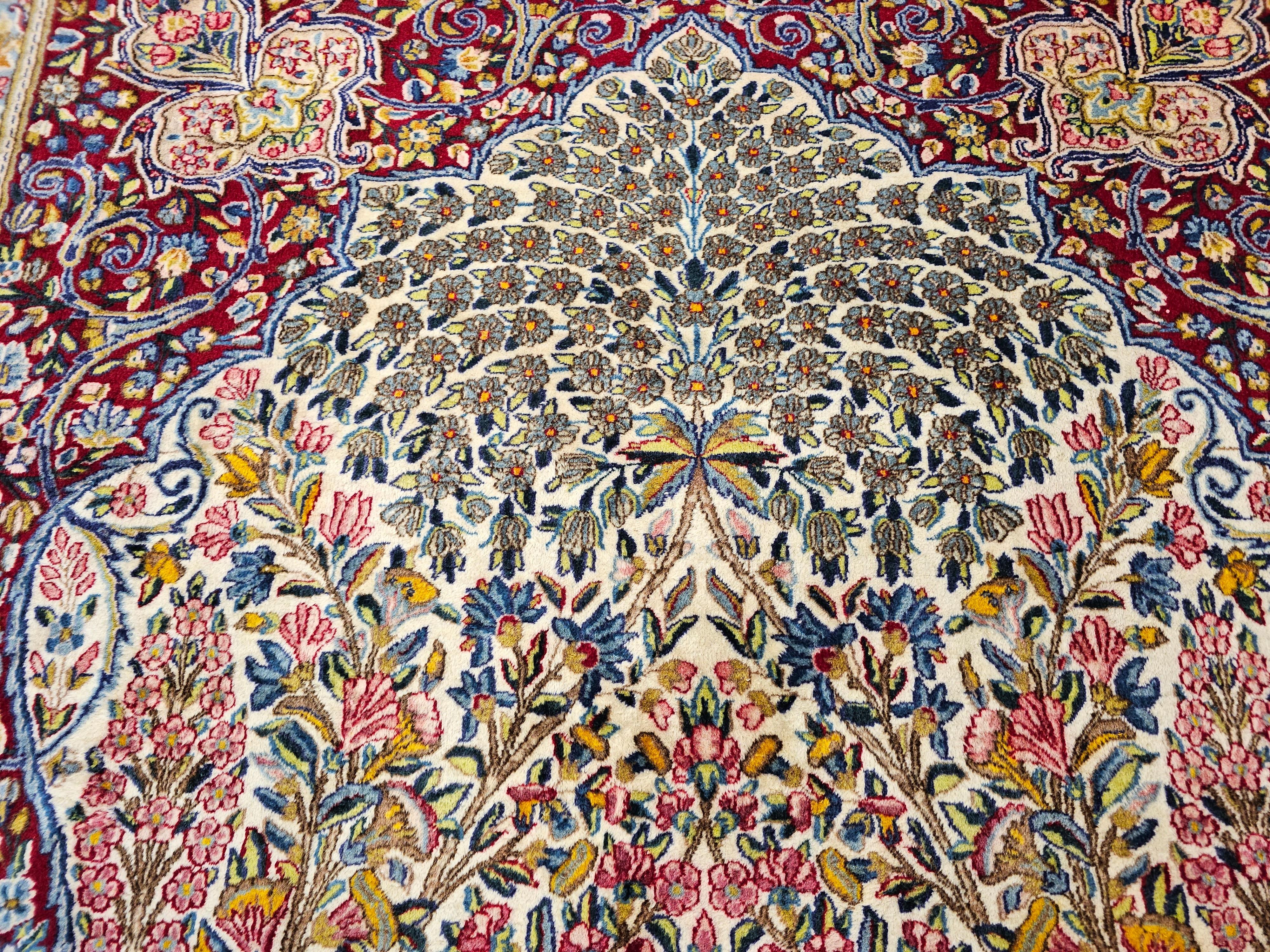 Vintage By  Persischer Kerman Lavar in einem Baum des Lebens-Muster in Elfenbein, Rot, Grün im Angebot 3