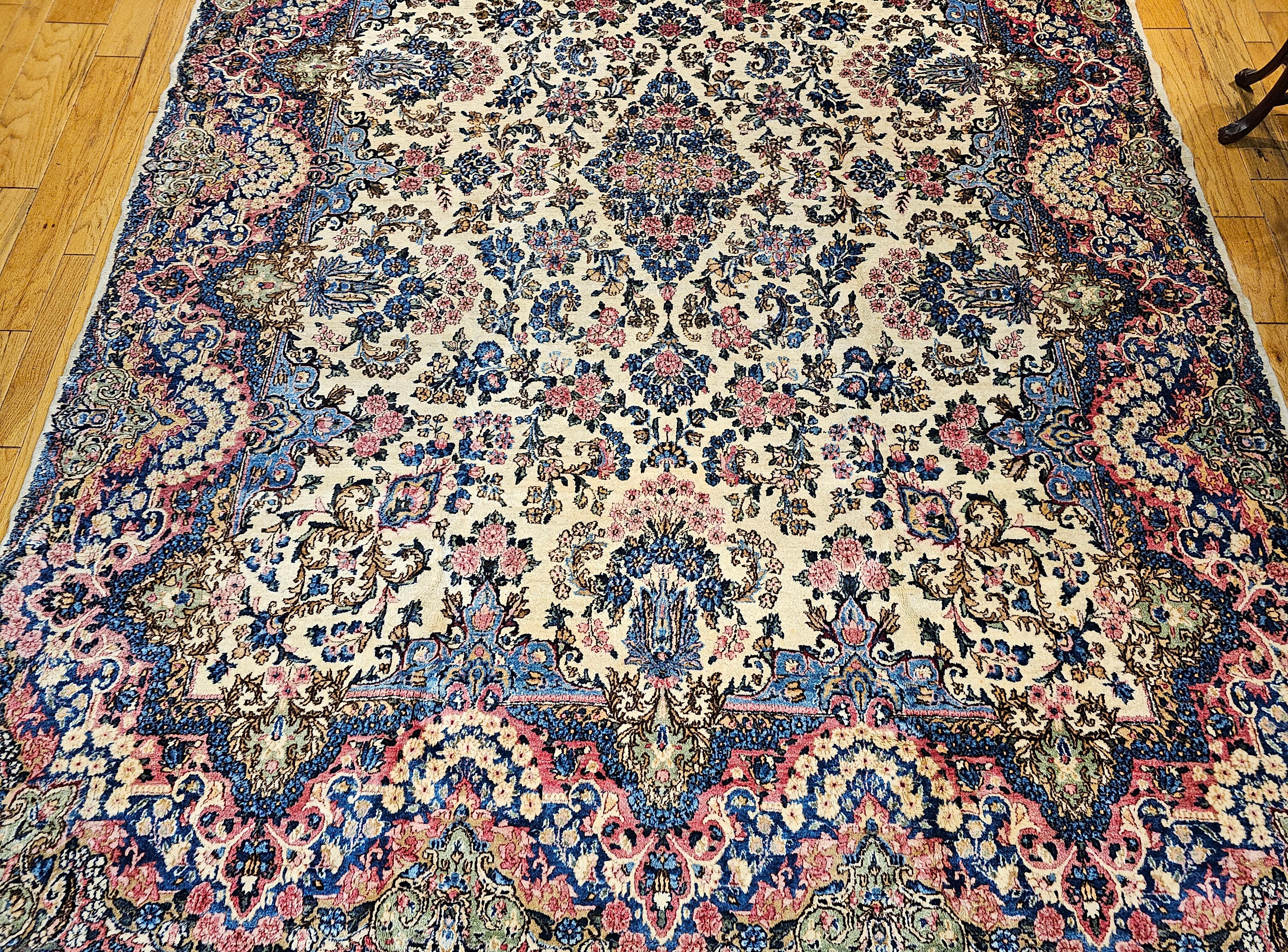 Persischer Kerman Lavar Vintage in Allover-Blumenmuster in Elfenbein, Rot, Rosa, Blau im Angebot 5