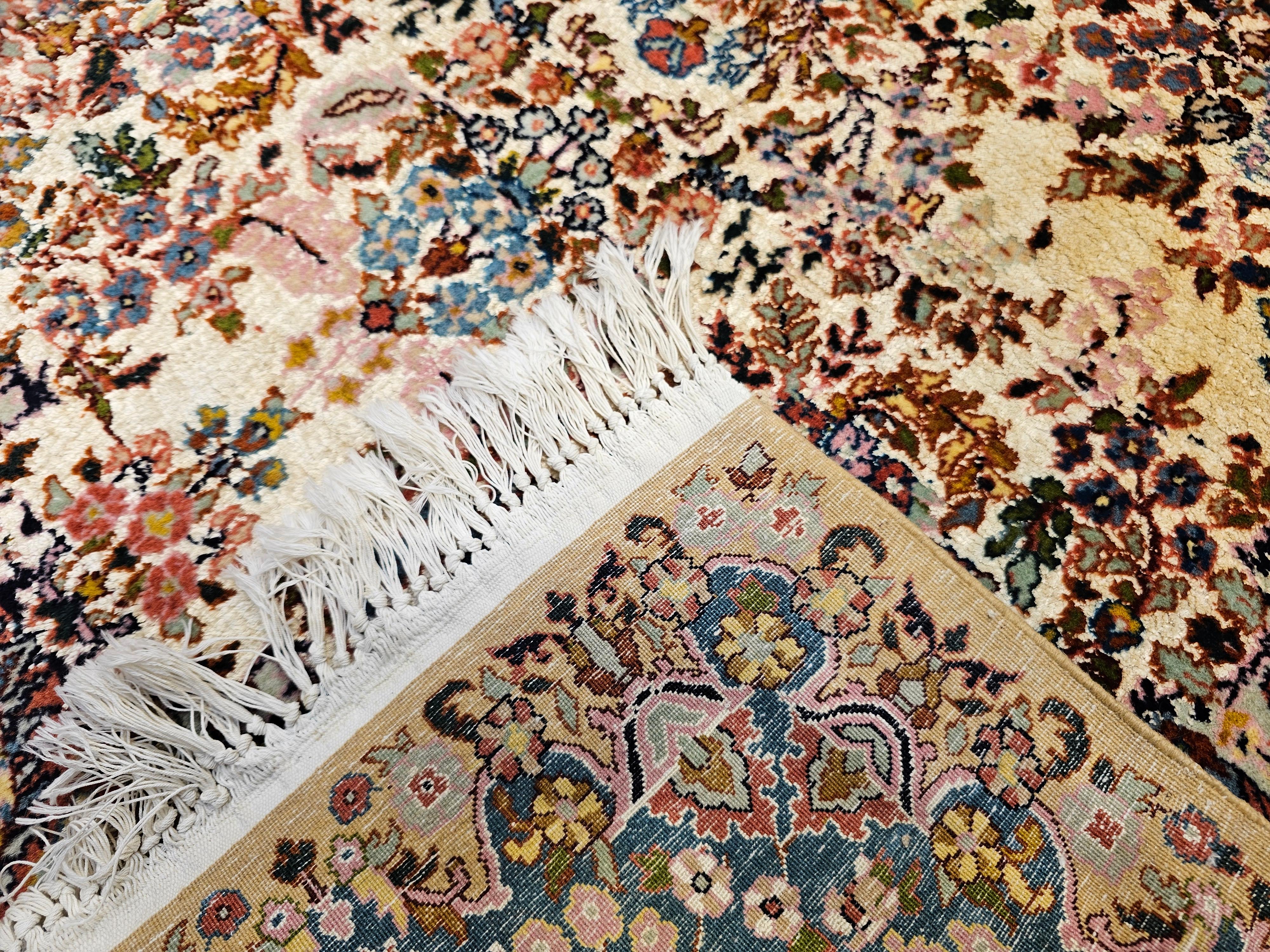 Persischer Kerman Lavar Vintage in einem All-Over-Blumenmuster im Angebot 5