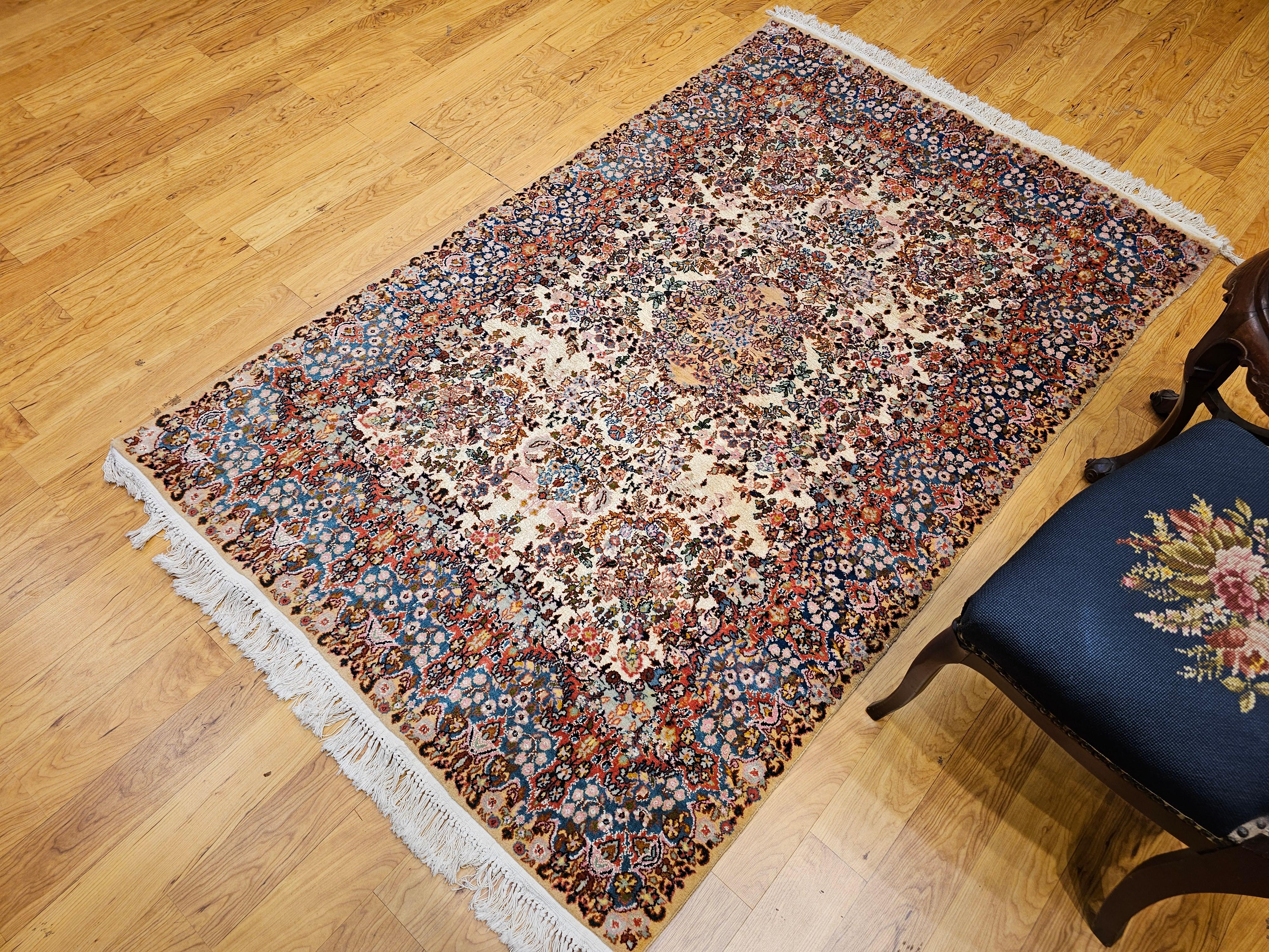 Persischer Kerman Lavar Vintage in einem All-Over-Blumenmuster im Angebot 8