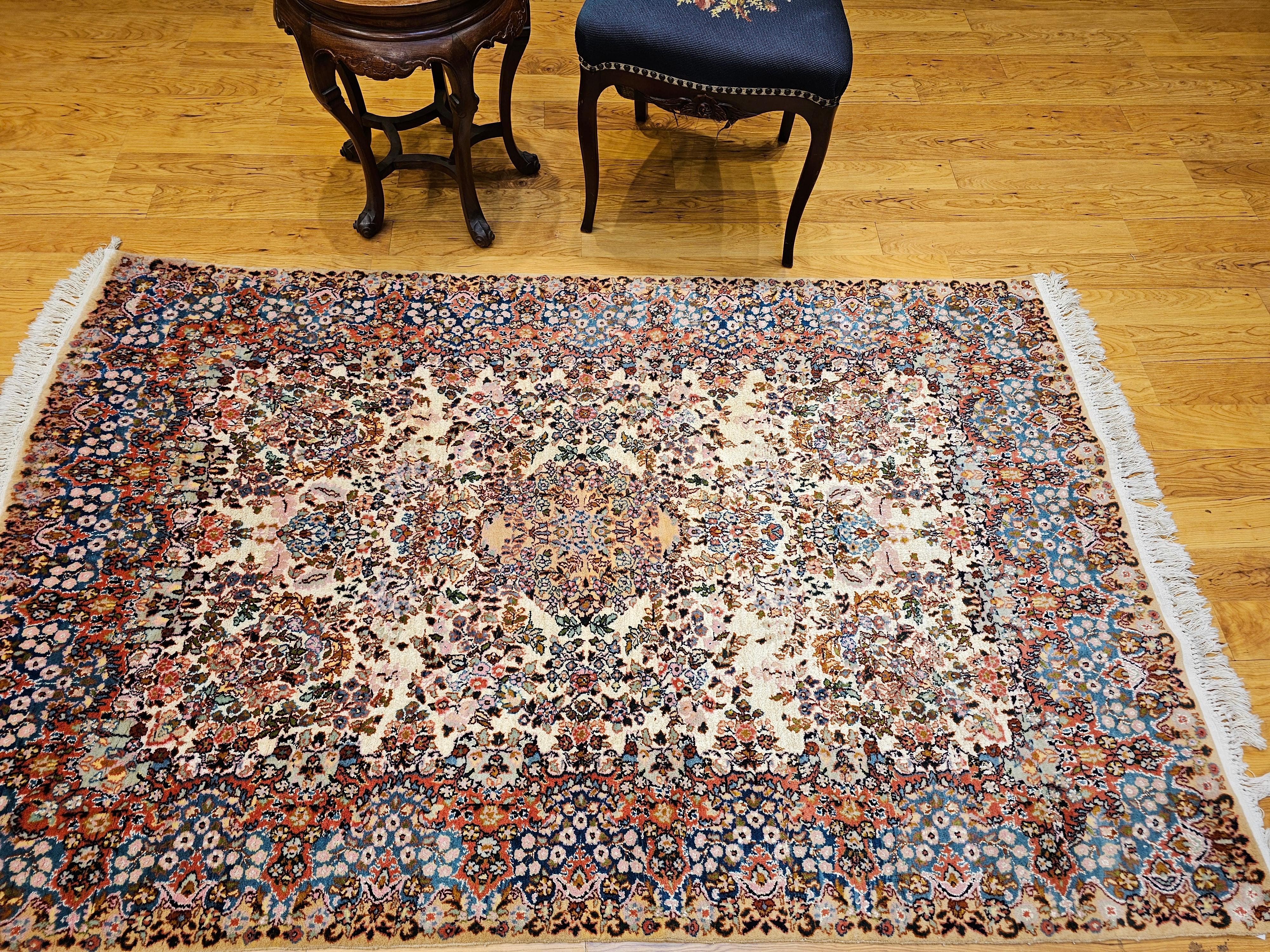 Persischer Kerman Lavar Vintage in einem All-Over-Blumenmuster im Angebot 12