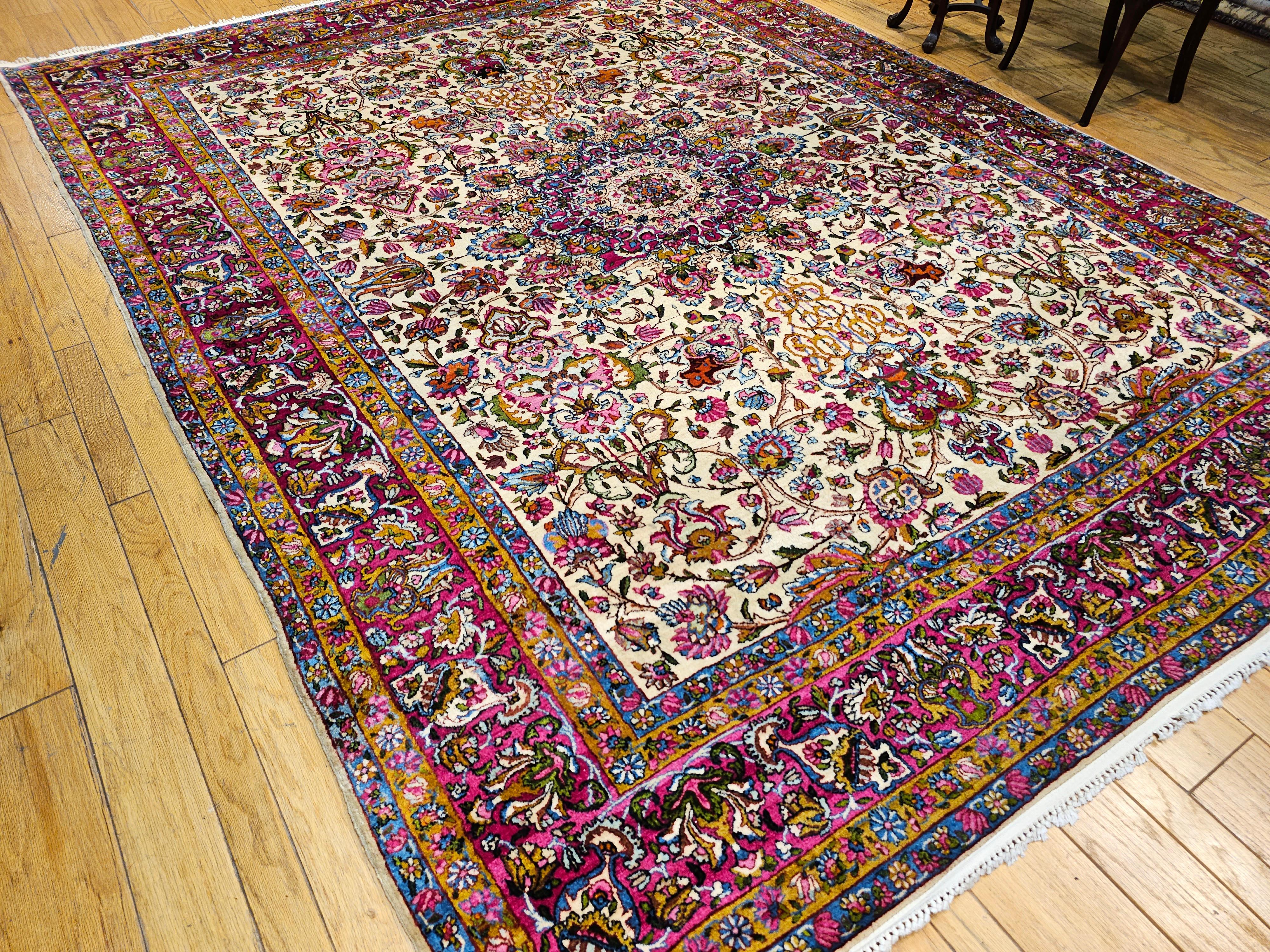 Lavar persa vintage de Kerman con motivos florales en marfil, carmesí, azul y verde en venta 9