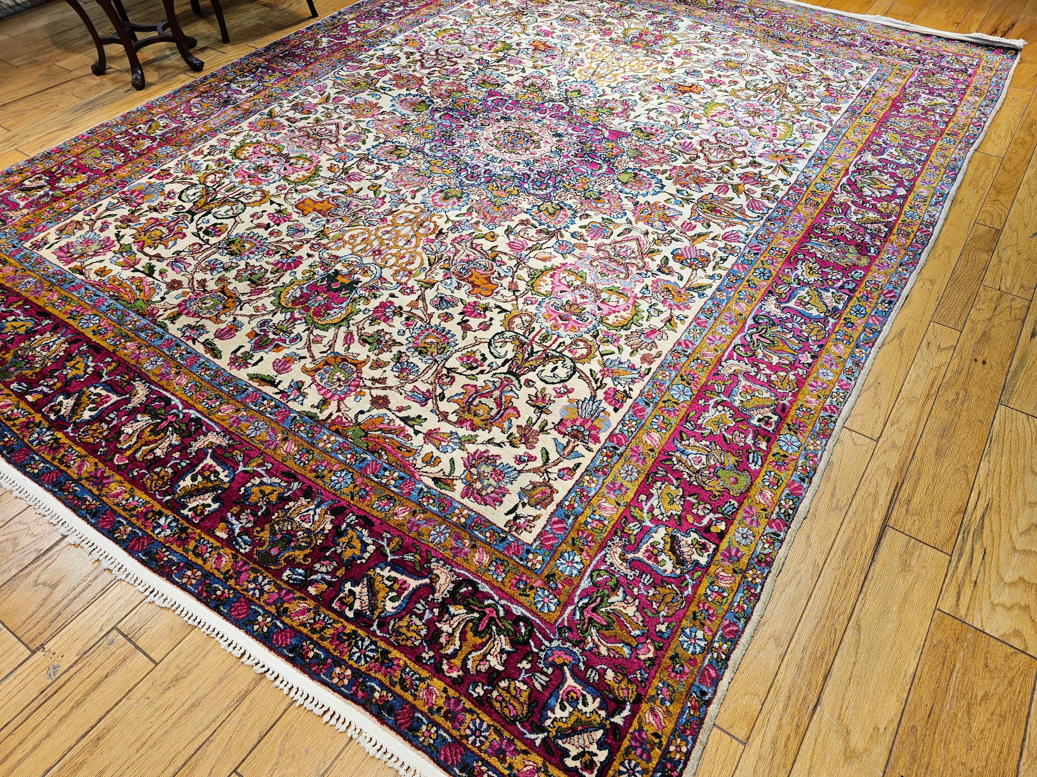 Lavar persa vintage de Kerman con motivos florales en marfil, carmesí, azul y verde en venta 12