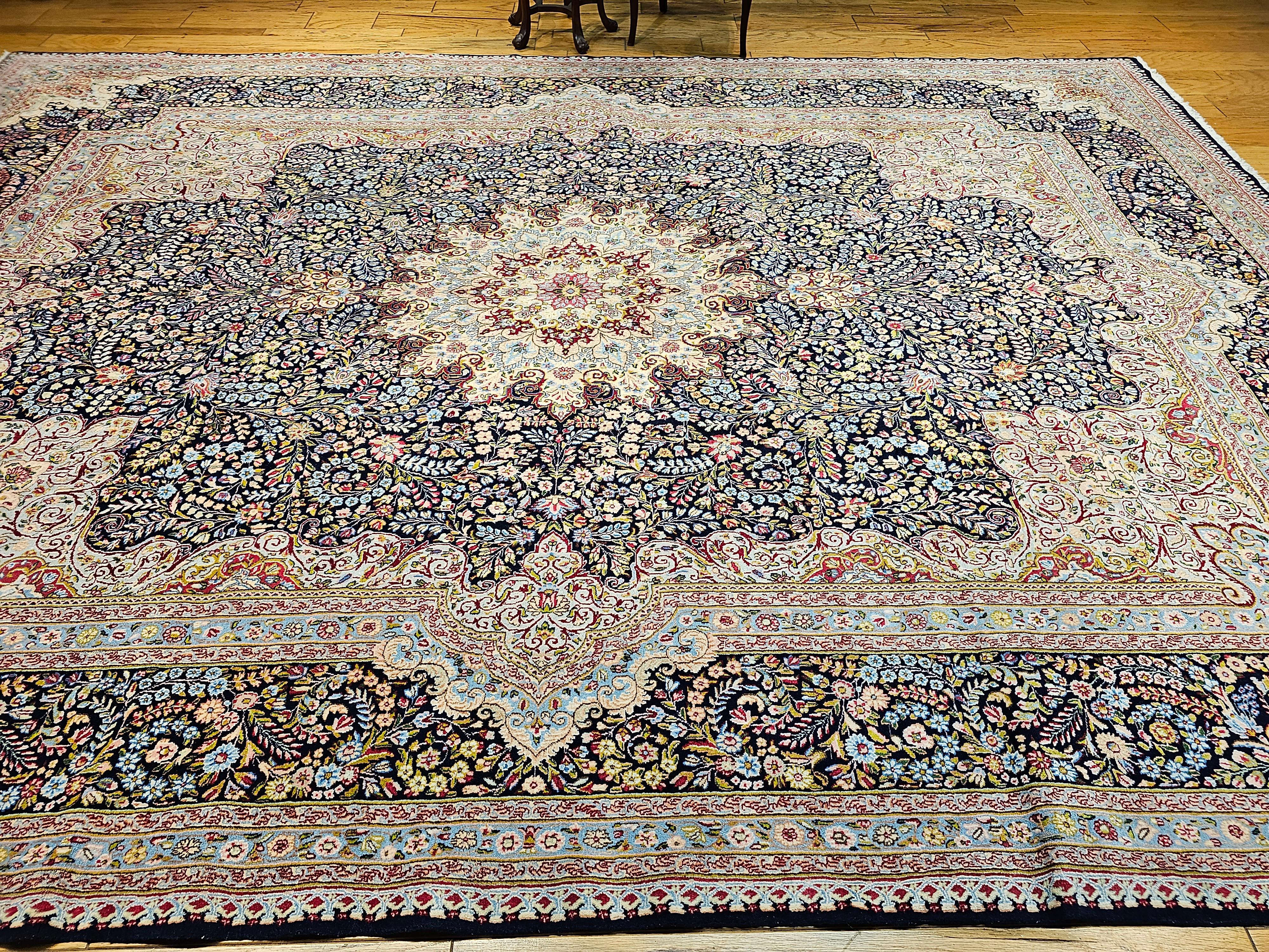 Persischer Kerman Lavar Vintage in Millefleur-Blumenmuster in Blau, Elfenbein, Rot im Angebot 9