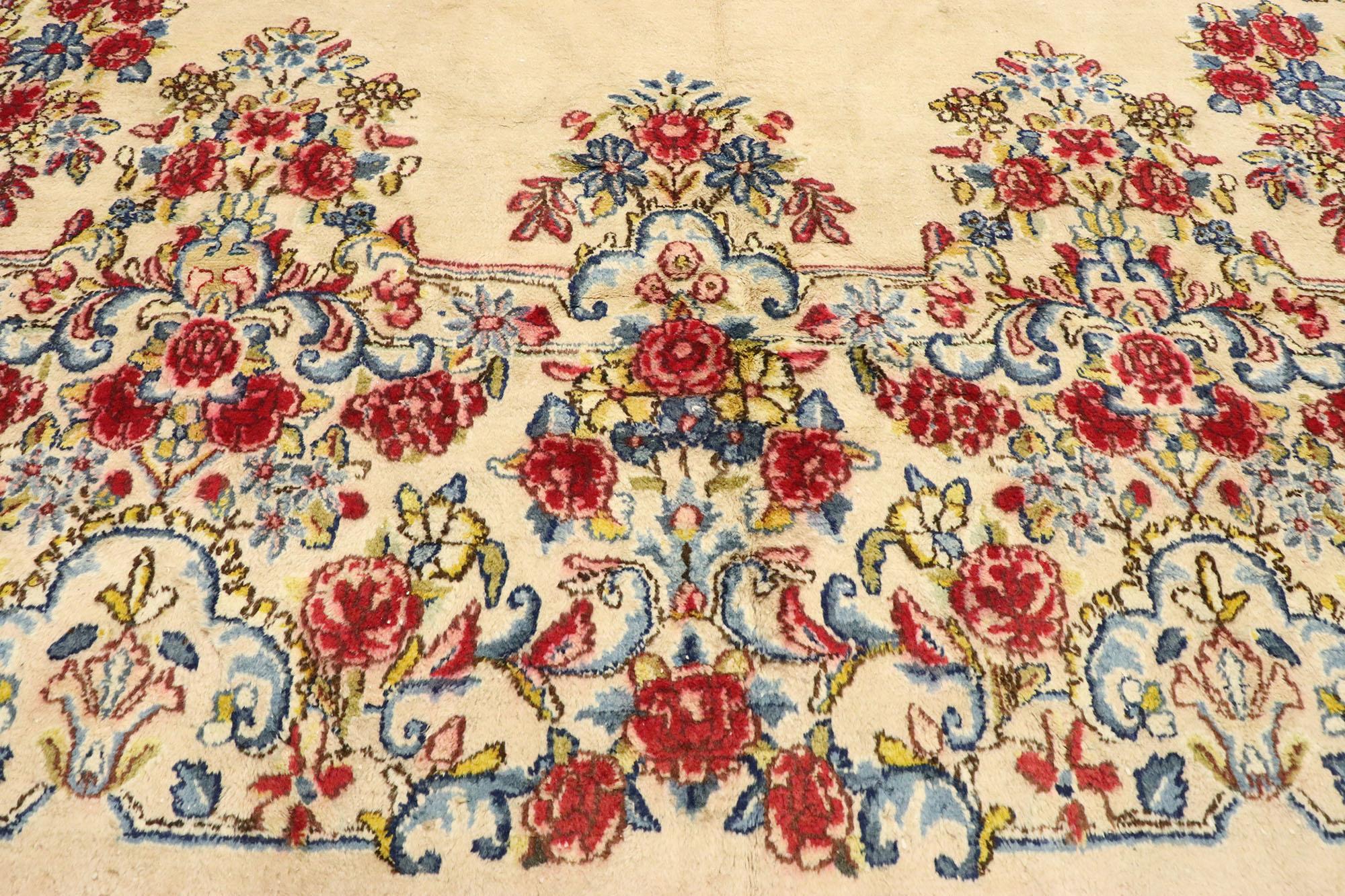 Noué à la main Tapis persan vintage de taille palais Kerman, tapis persan Kirman en vente
