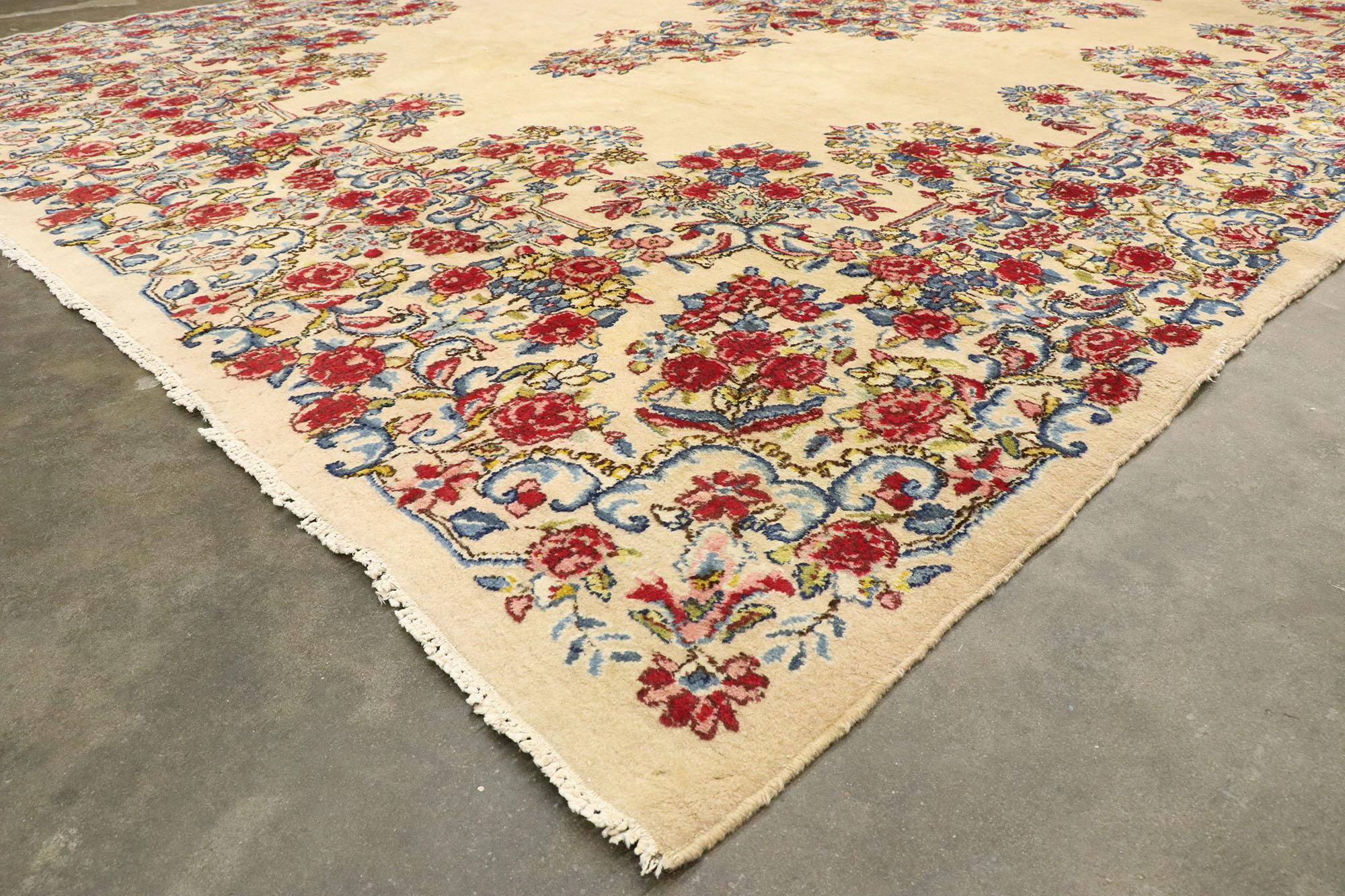 20ième siècle Tapis persan vintage de taille palais Kerman, tapis persan Kirman en vente
