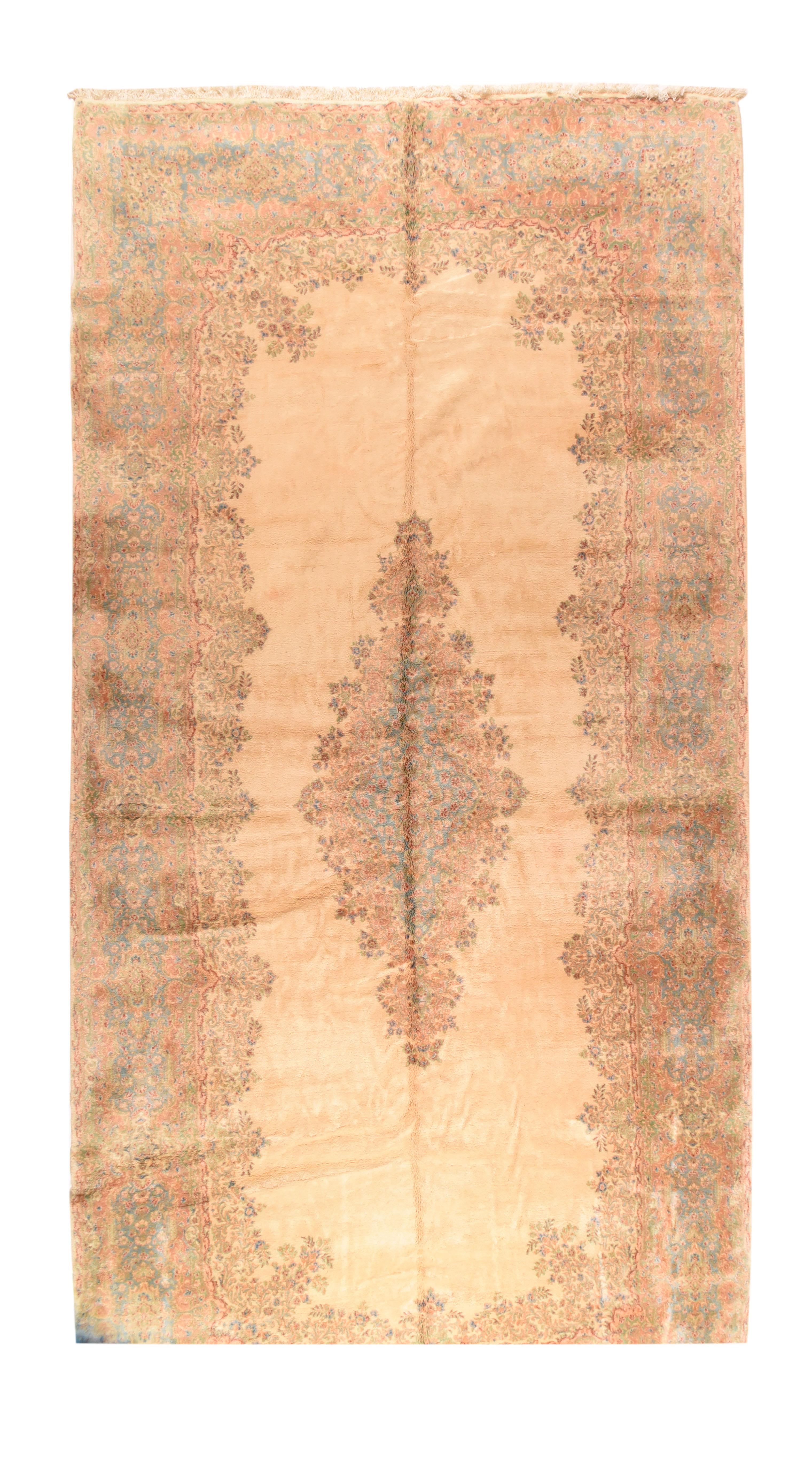 Kerman-Teppich im Vintage-Stil, 10'8'' x 21'0'' im Zustand „Hervorragend“ im Angebot in New York, NY