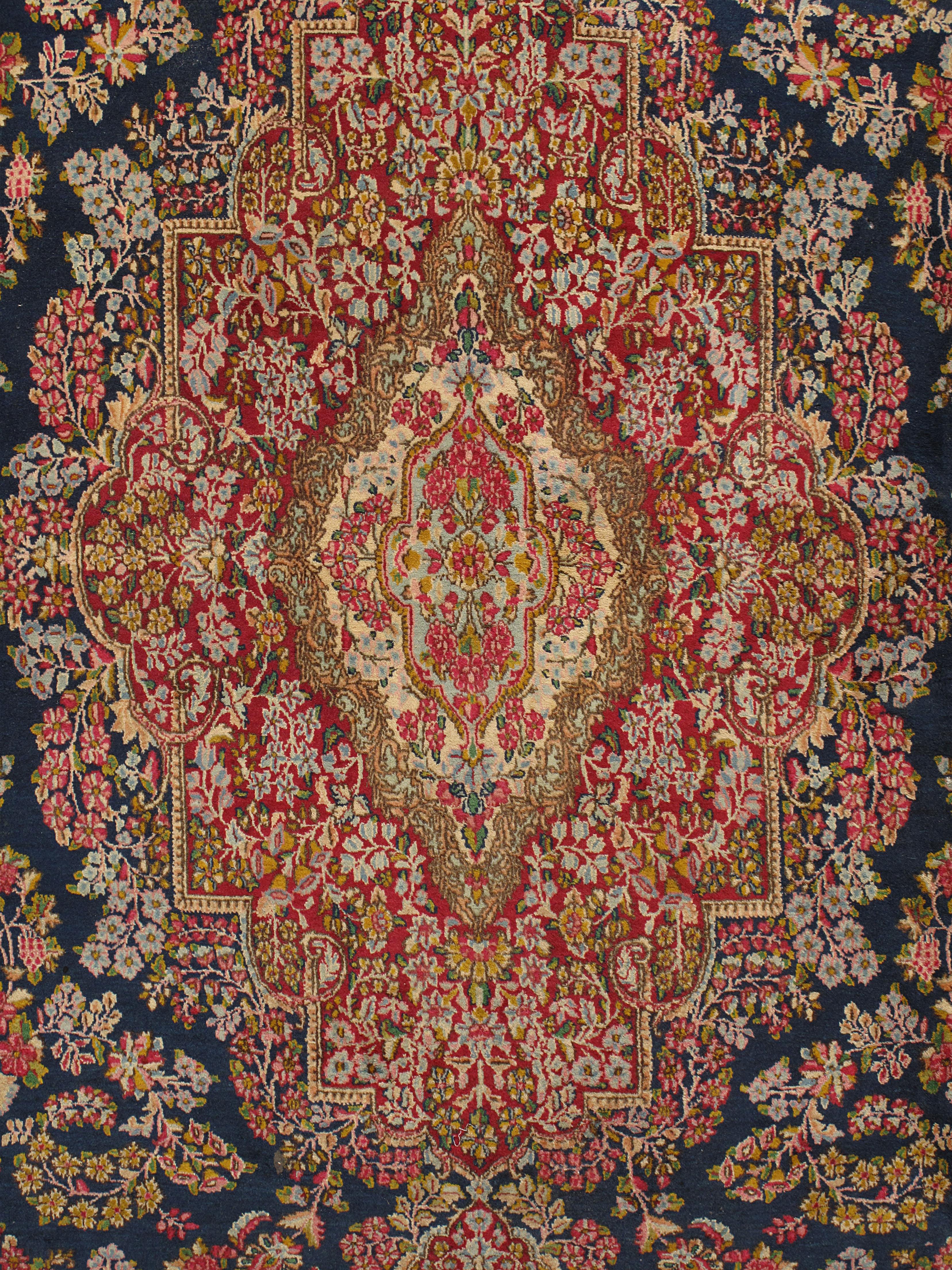 Vintage Persian Kerman Rug Carpet, circa 1920, 9'7 x 12'7 In Good Condition For Sale In New York, NY