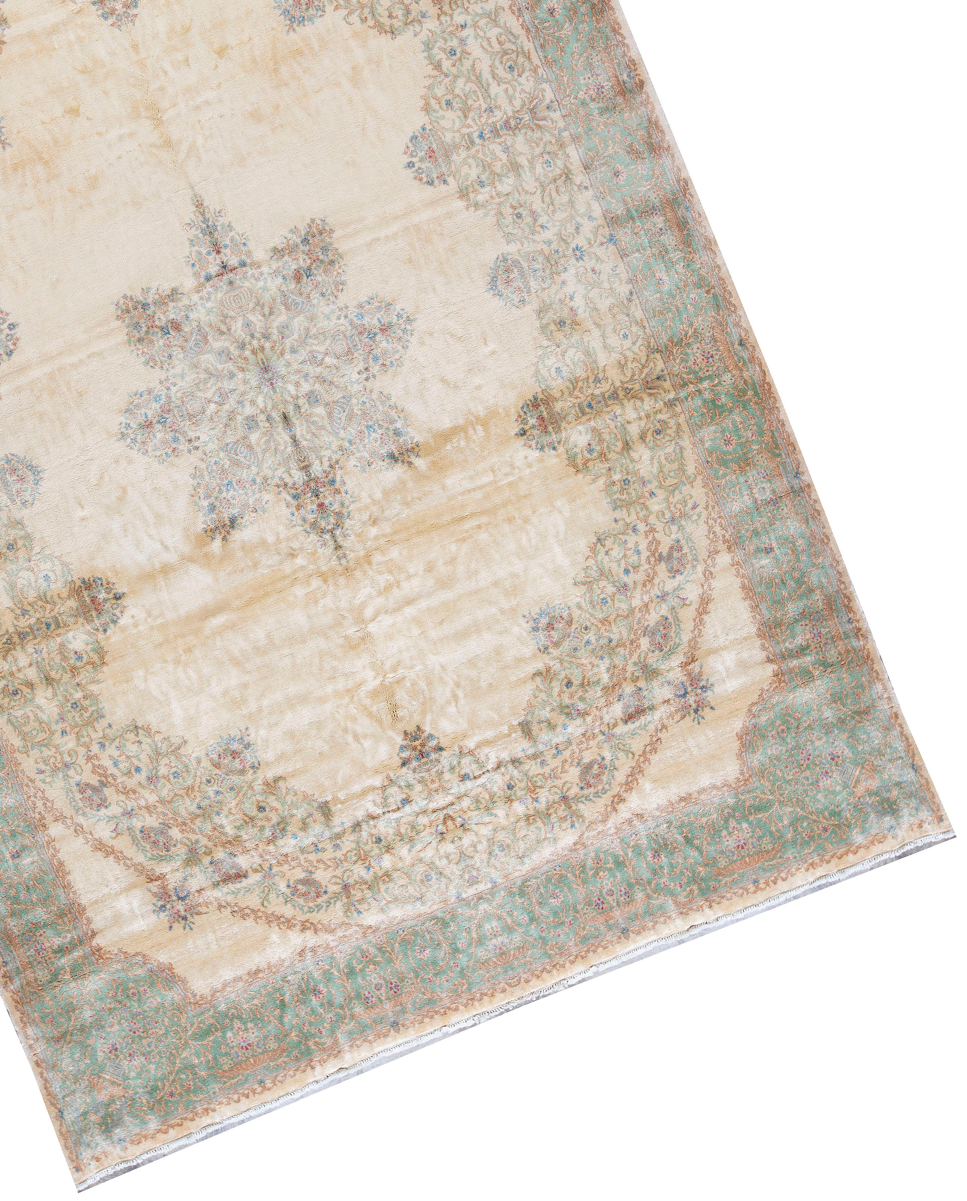 Handgewebter luxuriöser persischer Kerman-Teppich in Elfenbein / Grün, um 1940 im Angebot 3